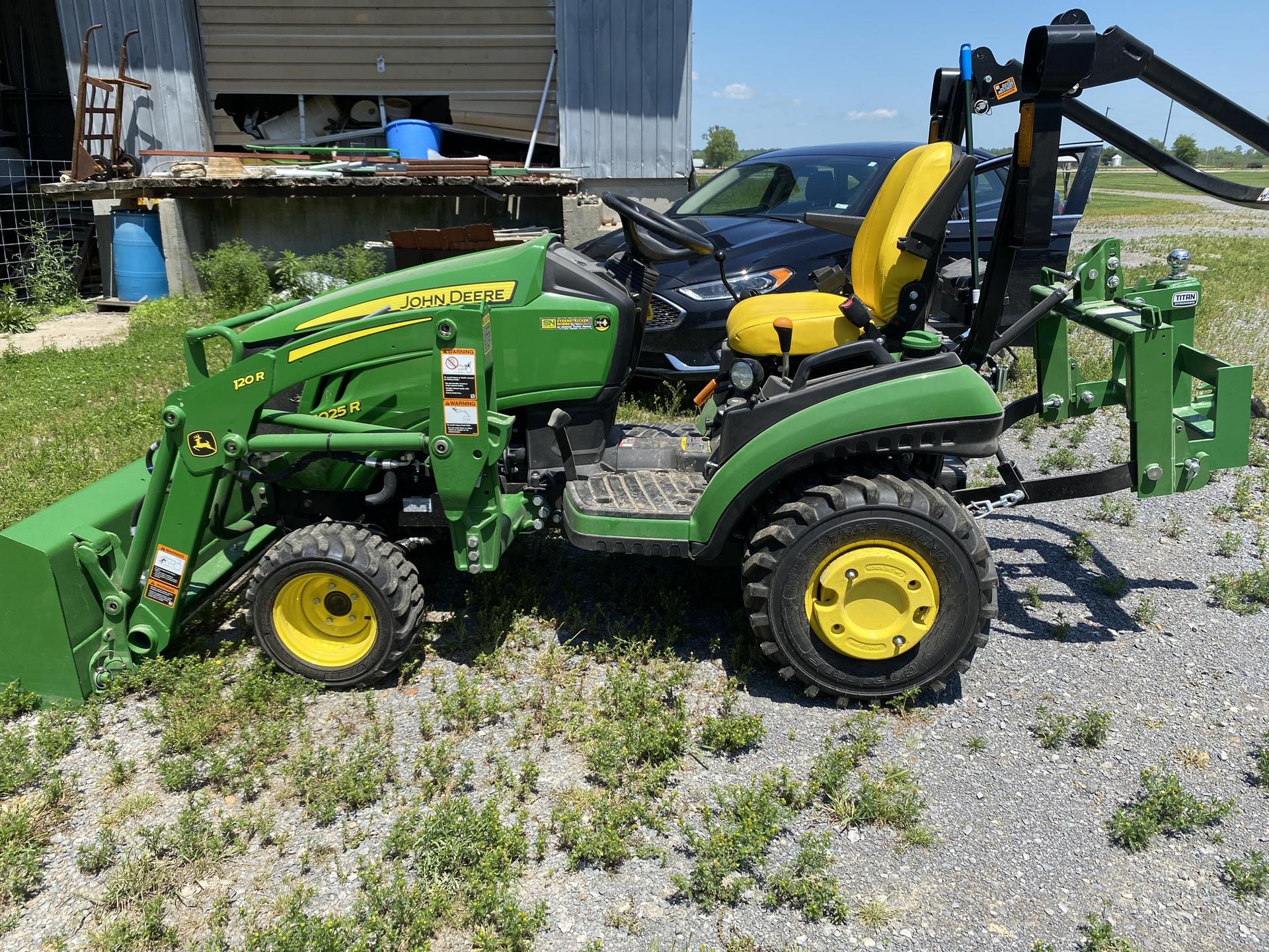 2024 John Deere 1025R Image