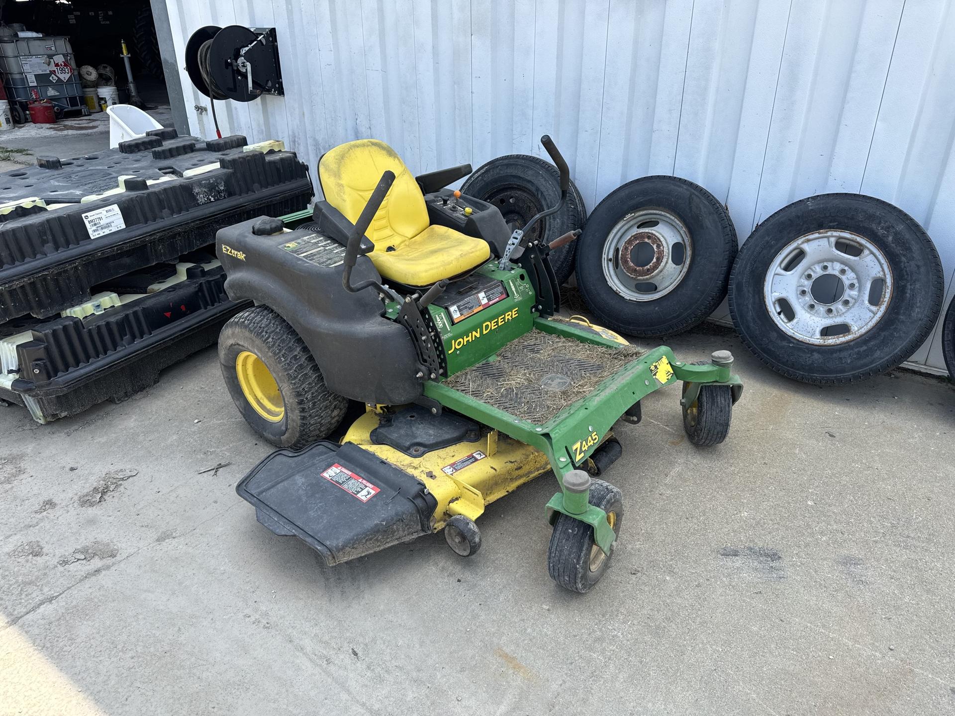 2008 John Deere Z445 Image