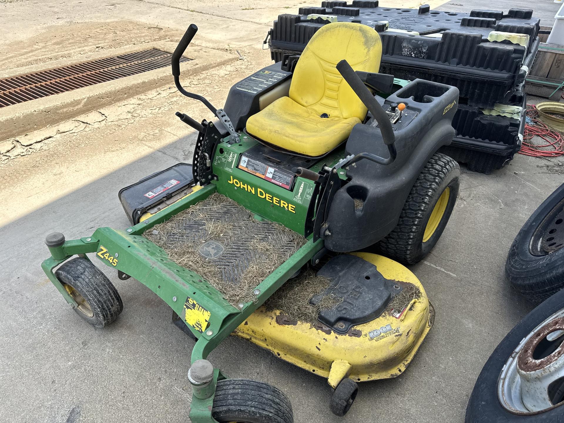2008 John Deere Z445 Image