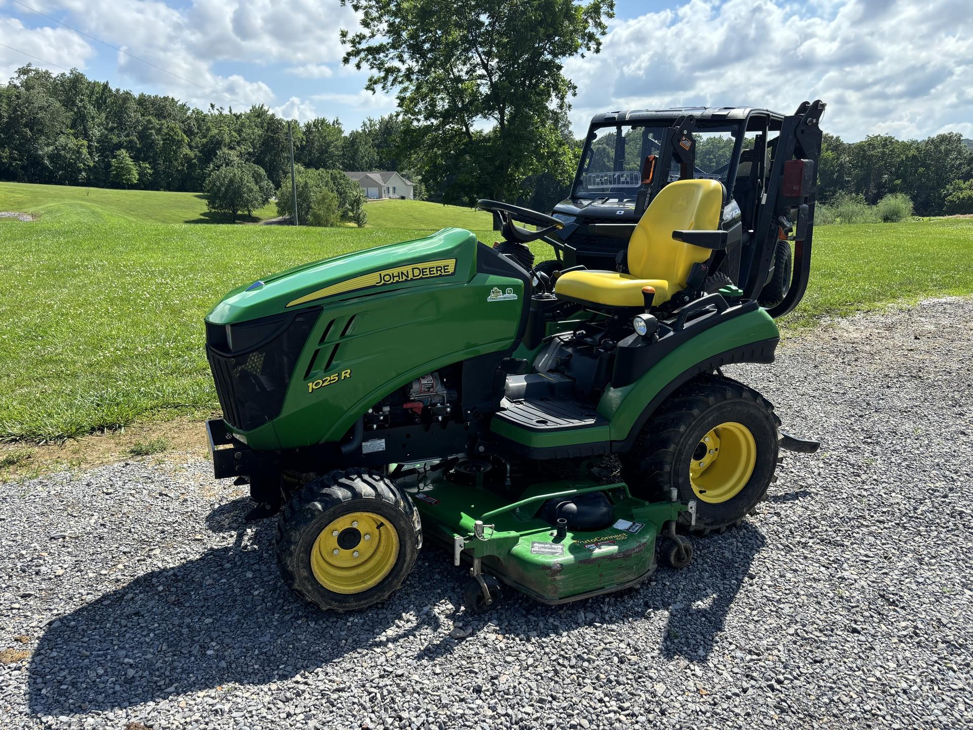 2018 John Deere 1025R Image