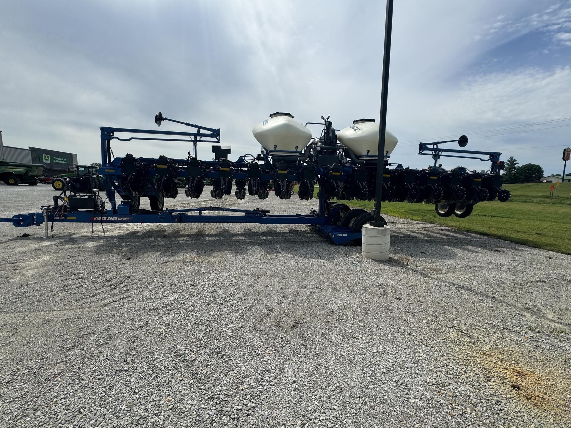 2023 Kinze 3665 Image