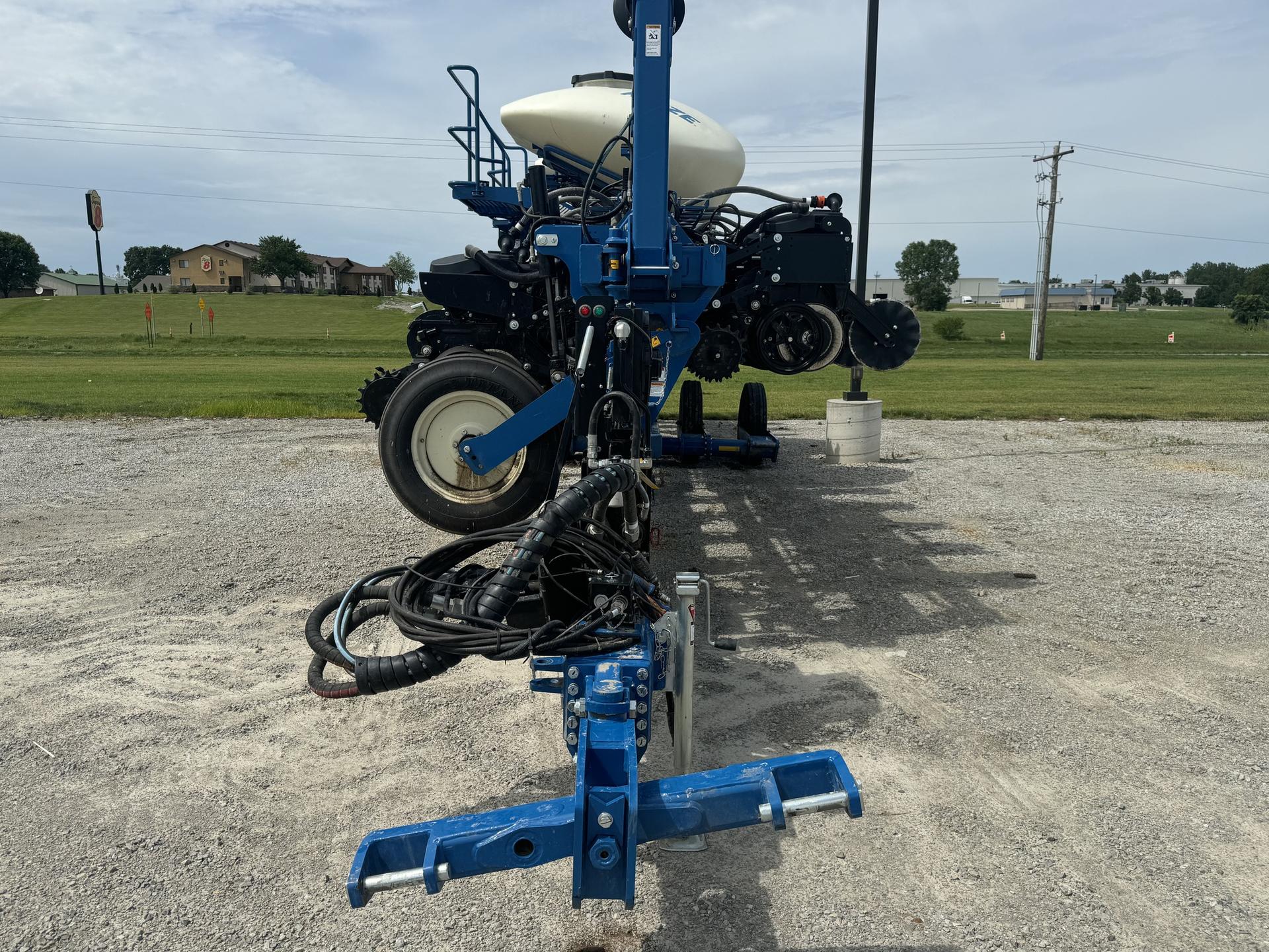 2023 Kinze 3665 Image