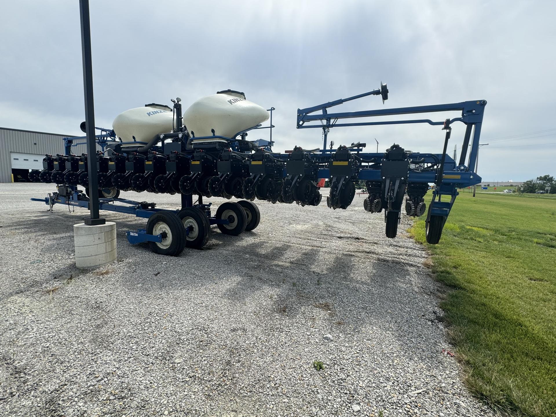2023 Kinze 3665 Image