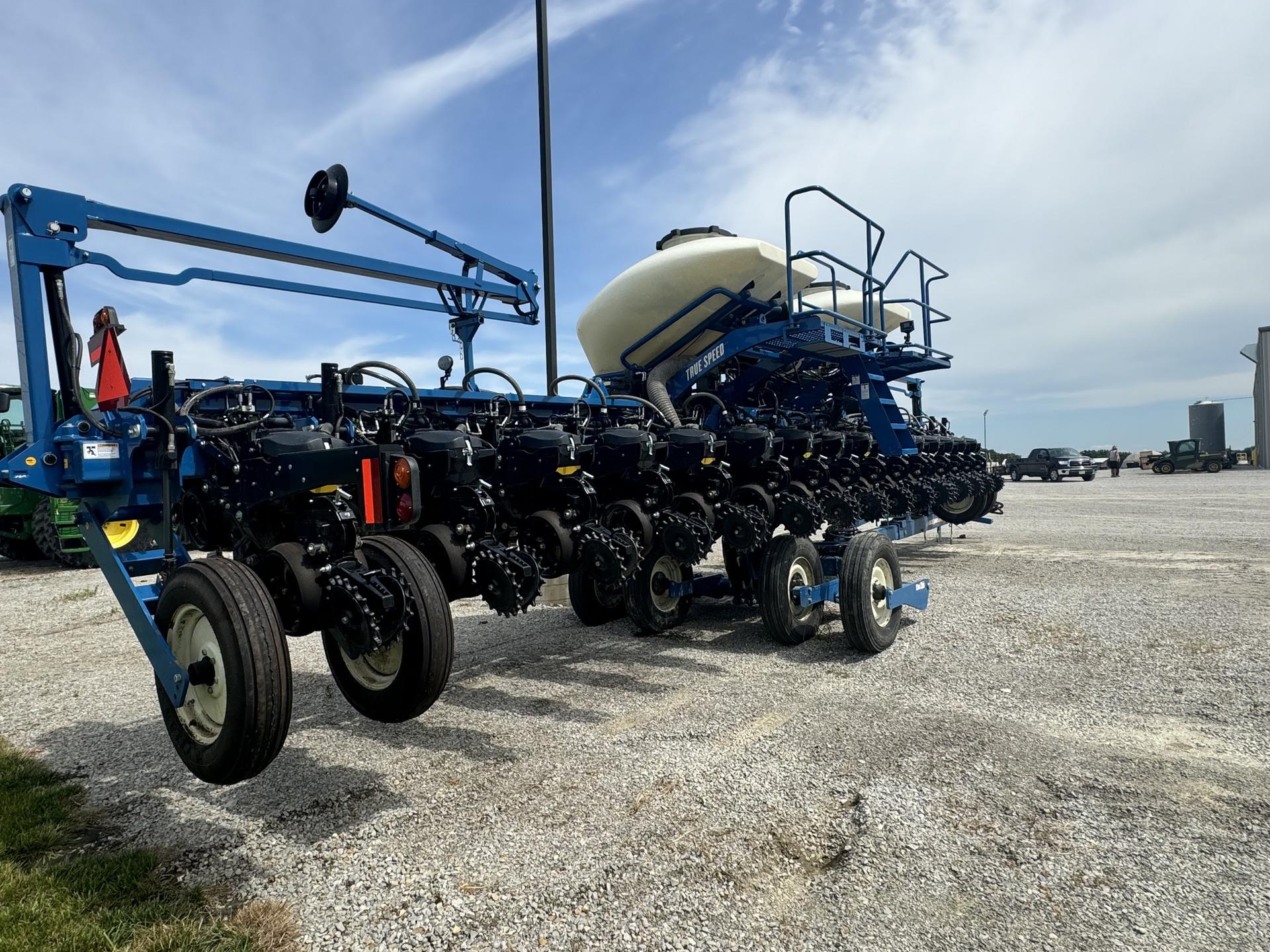 2023 Kinze 3665 Image