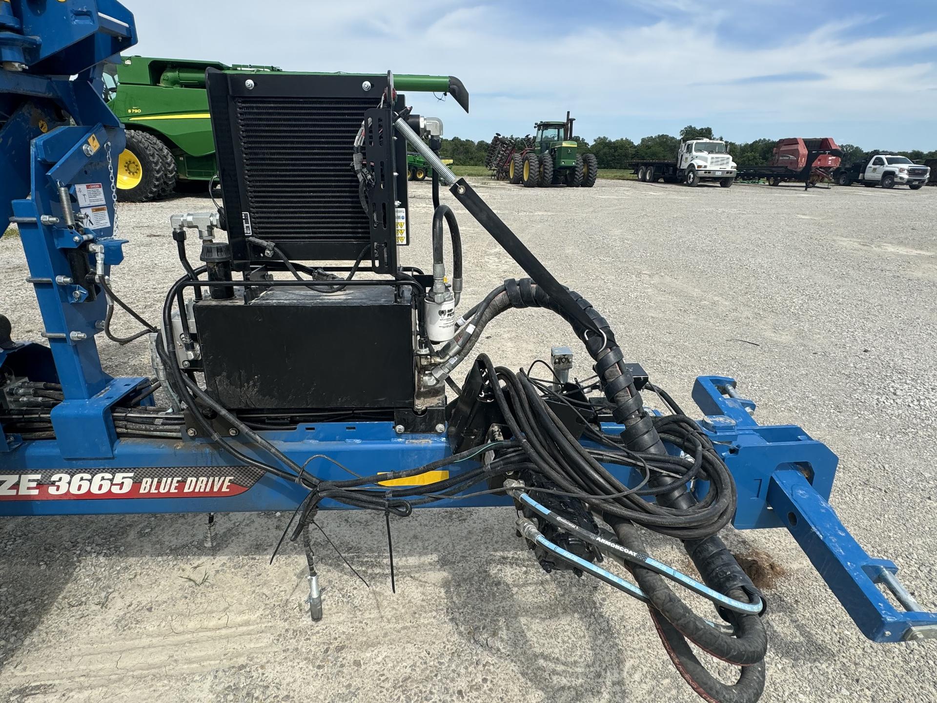 2023 Kinze 3665 Image