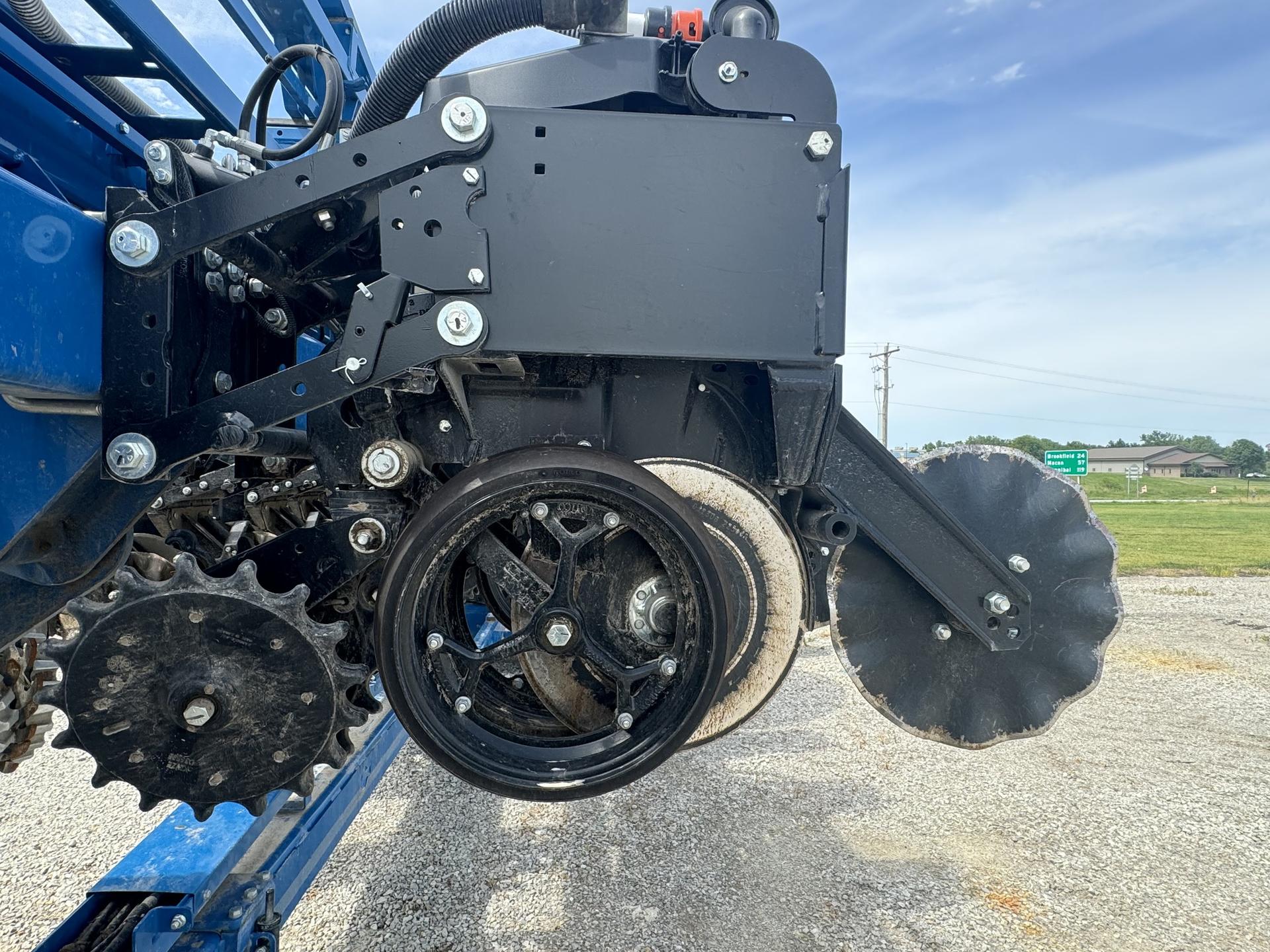 2023 Kinze 3665 Image