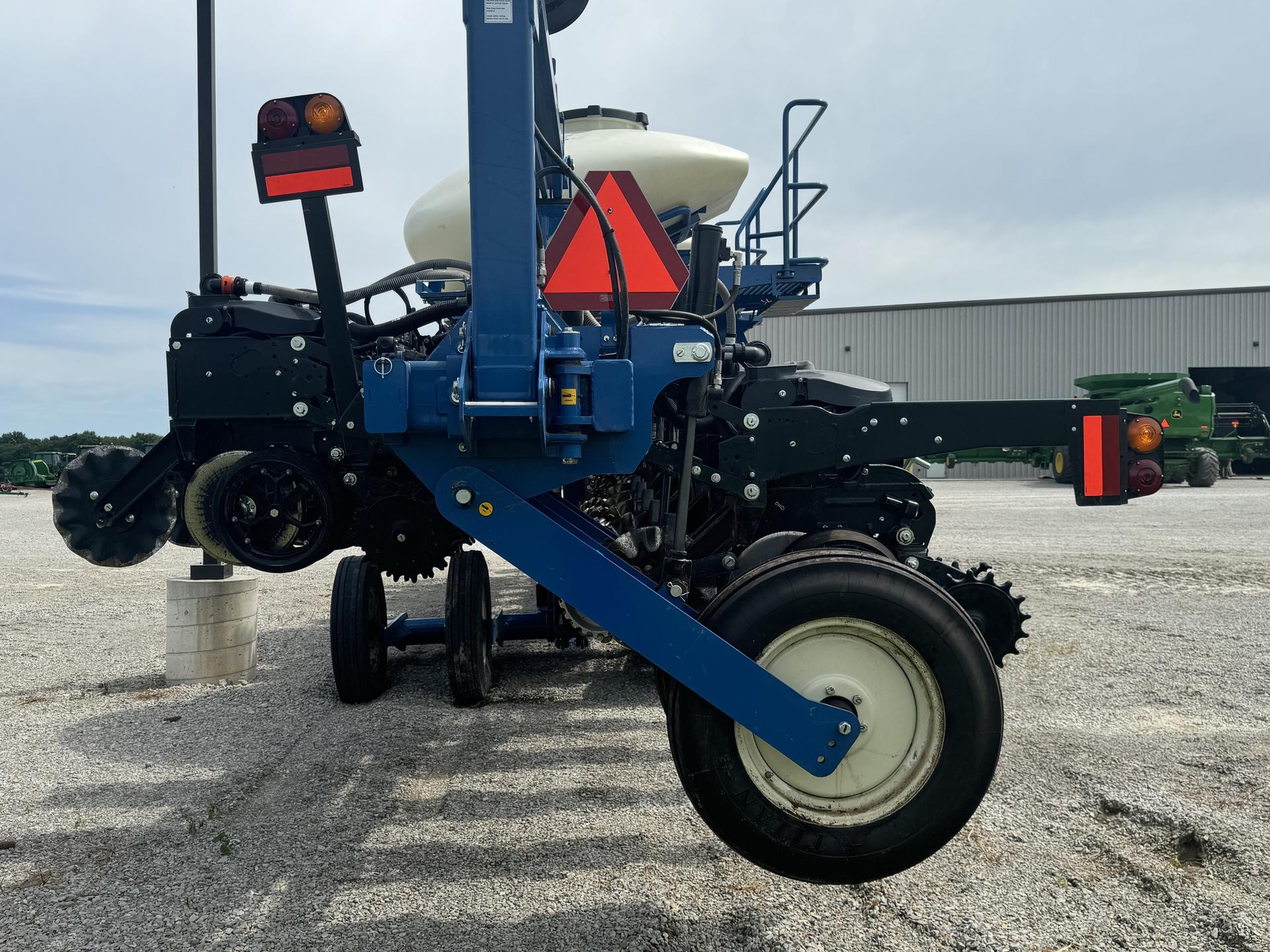 2023 Kinze 3665 Image