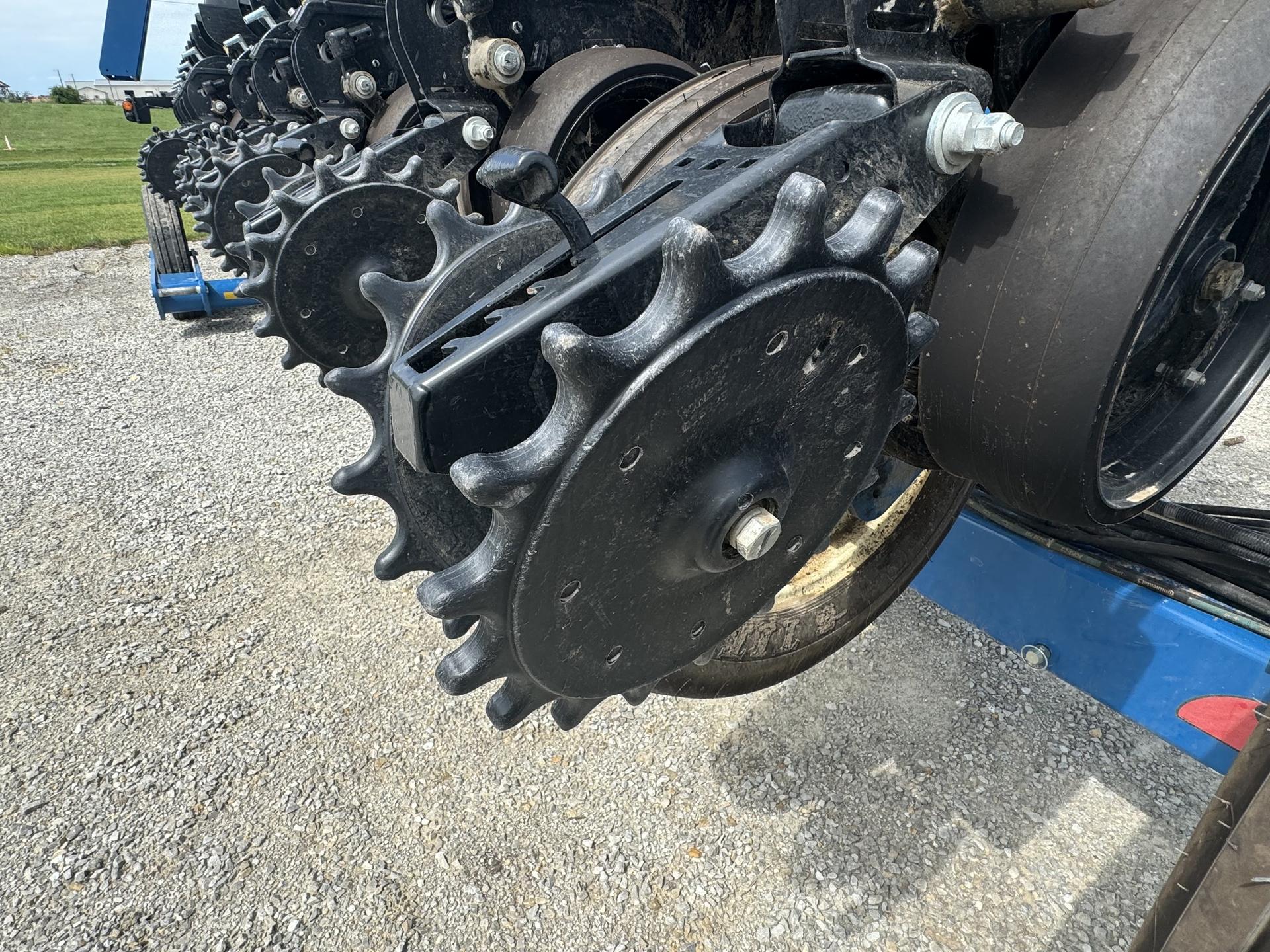 2023 Kinze 3665 Image