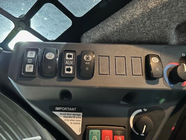 2022 John Deere 325G Image