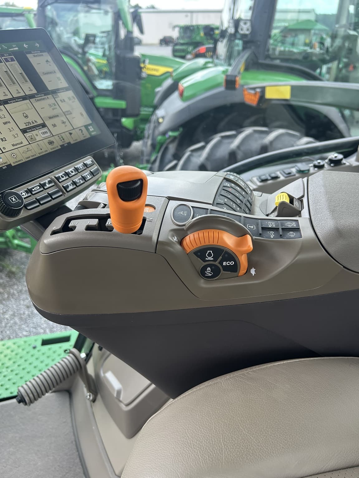 2024 John Deere 8R 250 Image