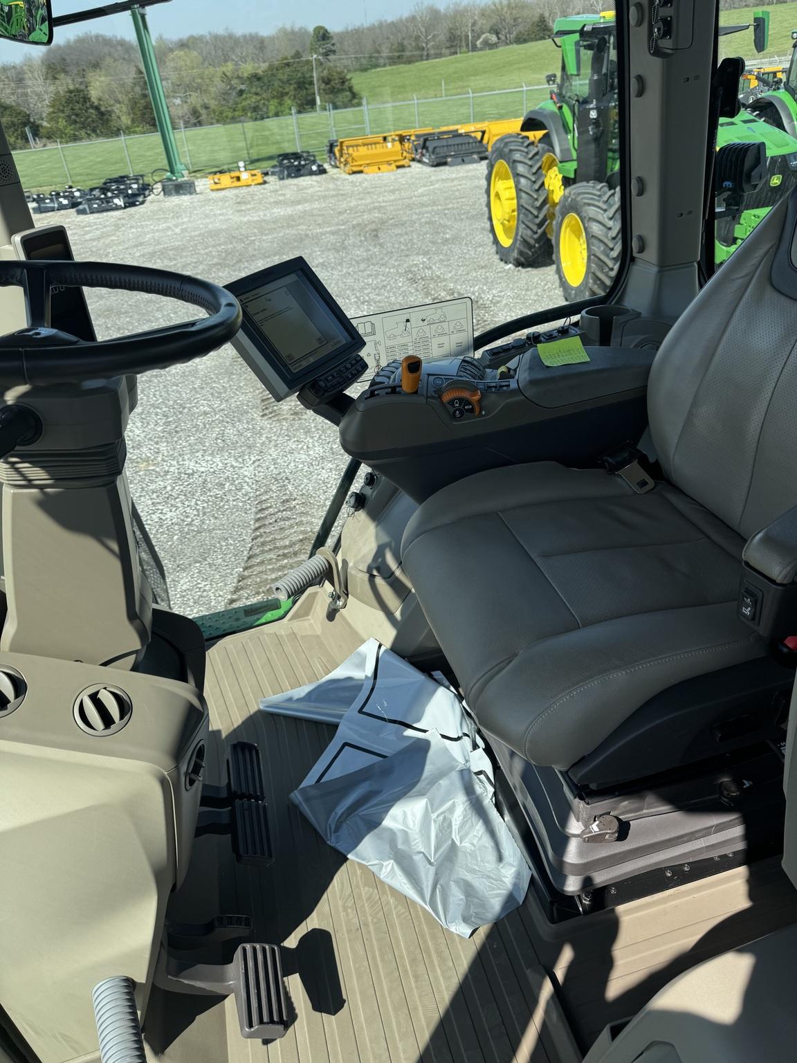 2021 John Deere 8RX 370 Image