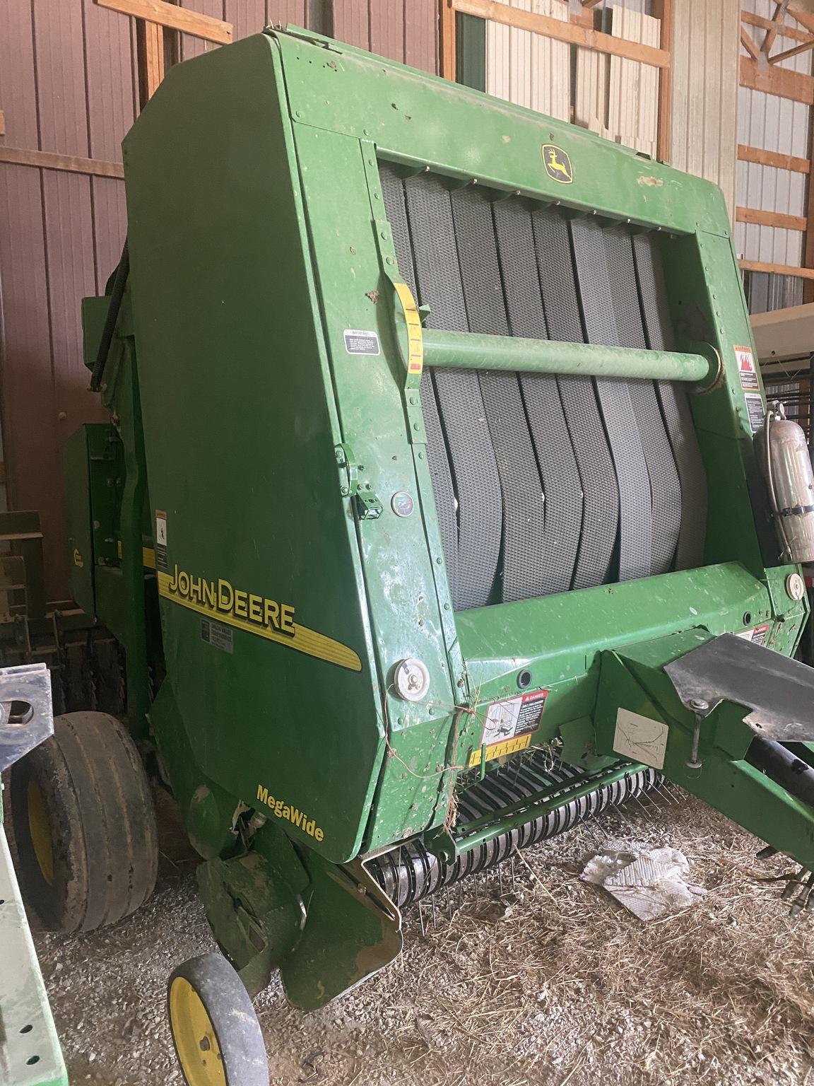 2003 John Deere 567 Image