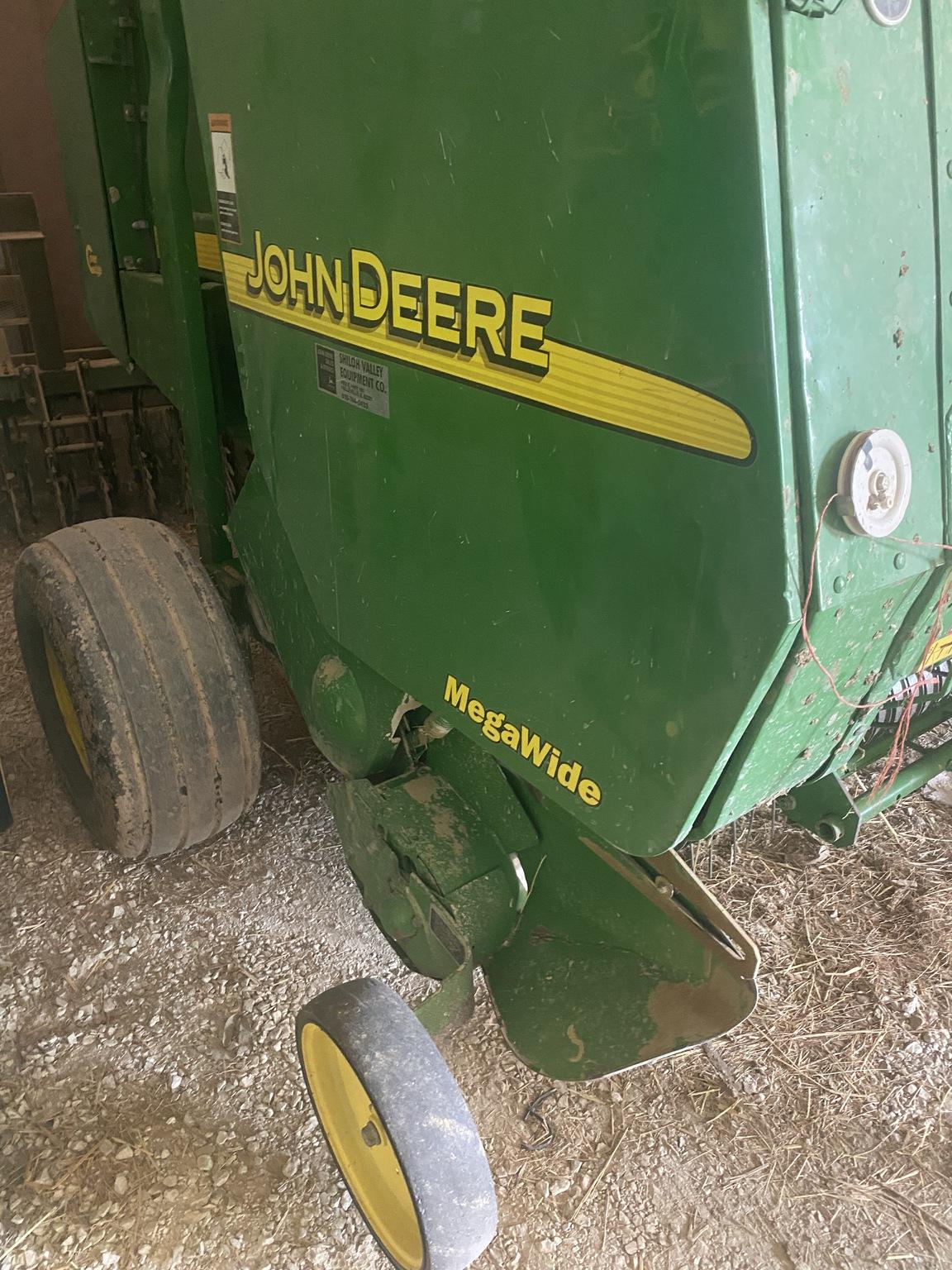 2003 John Deere 567 Image