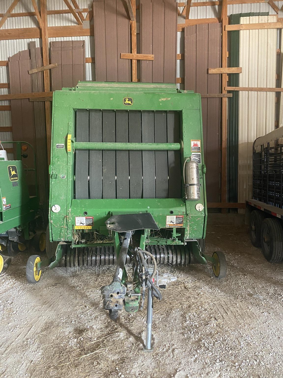 2003 John Deere 567 Image
