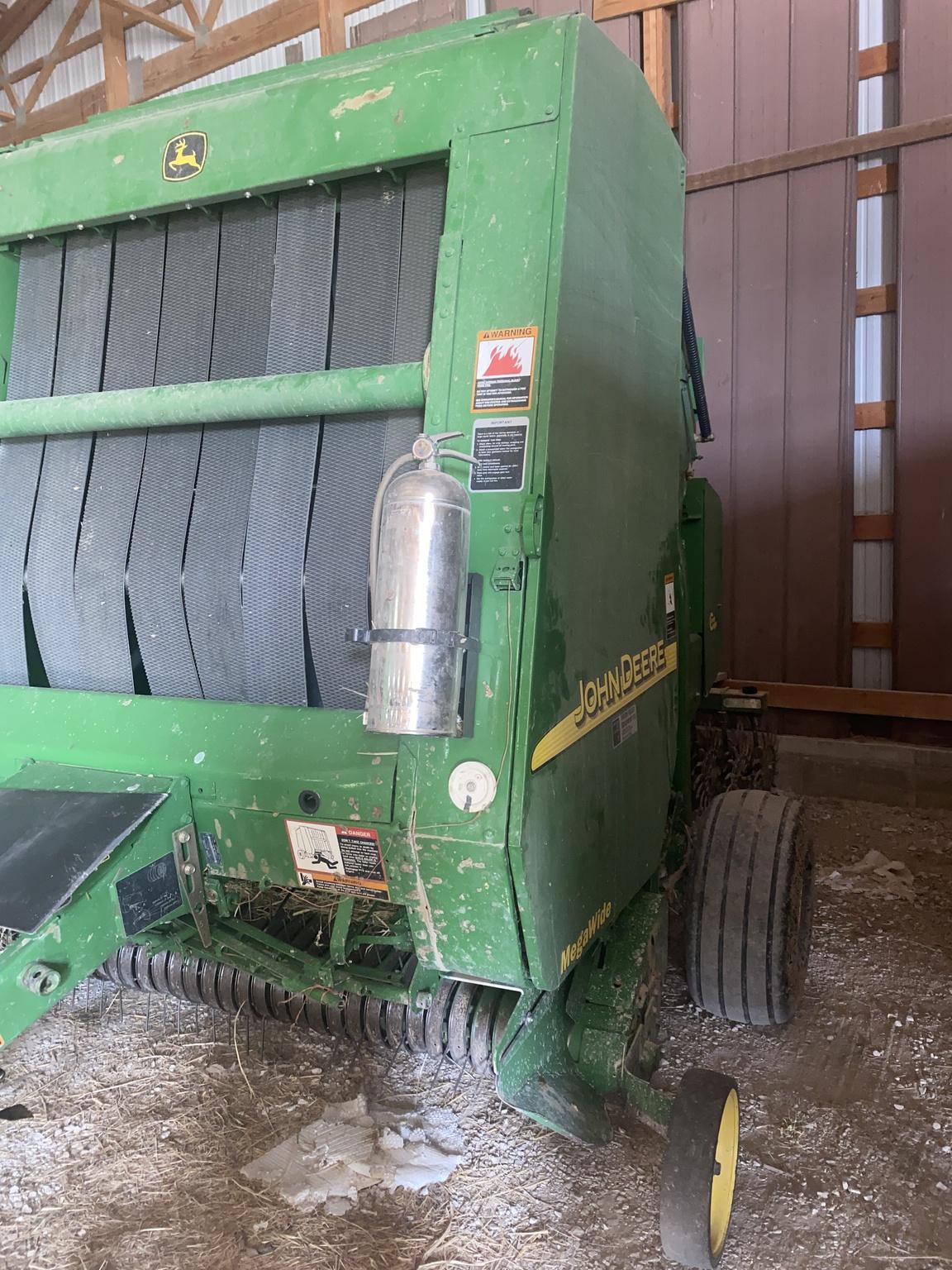 2003 John Deere 567 Image
