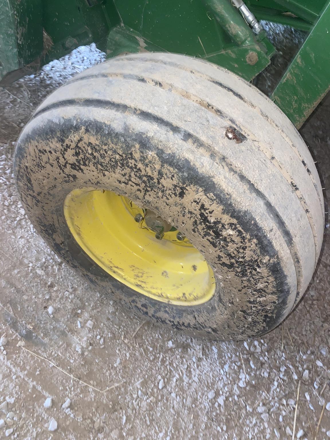 2003 John Deere 567 Image
