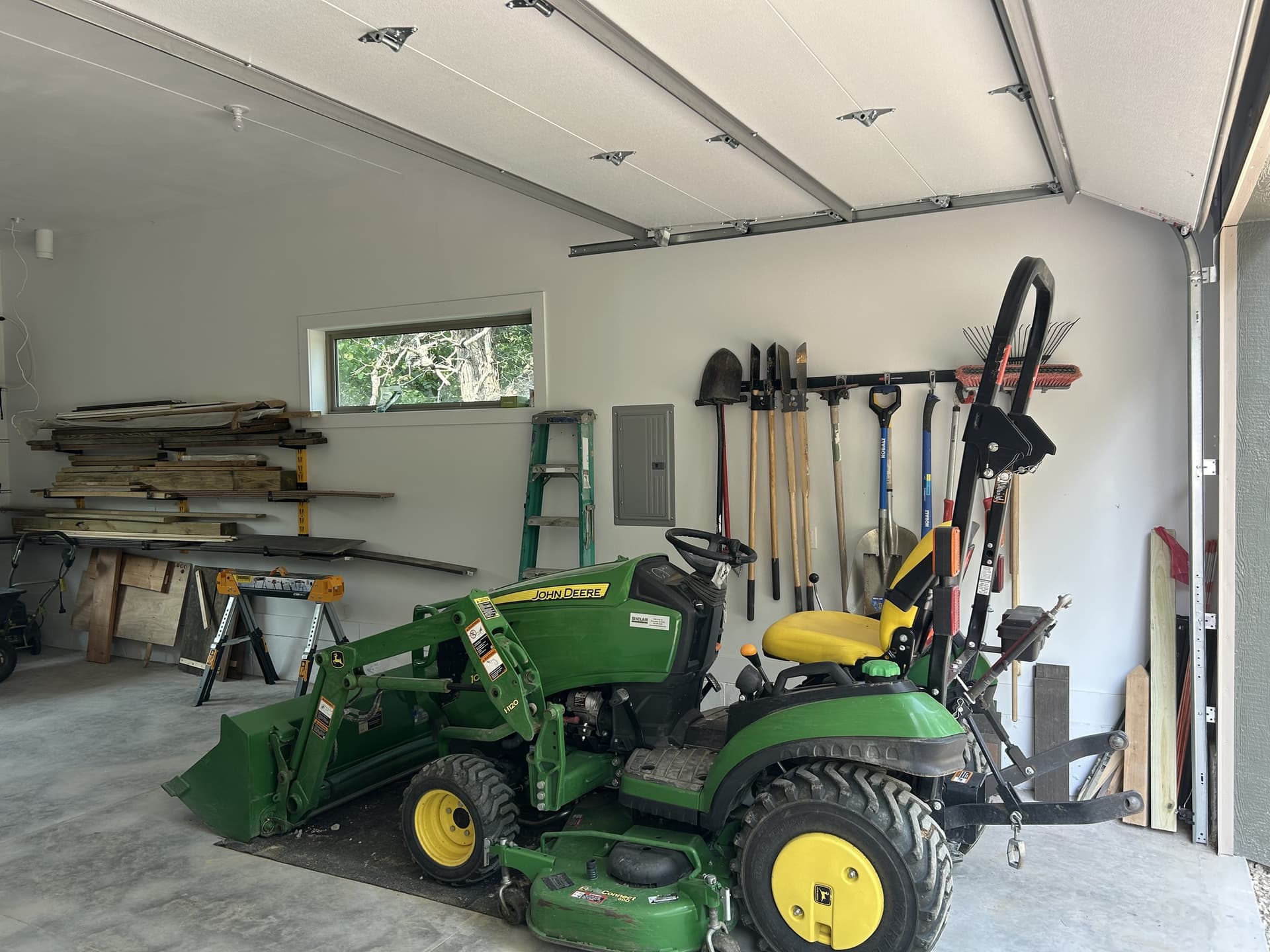 2016 John Deere 1025R Image