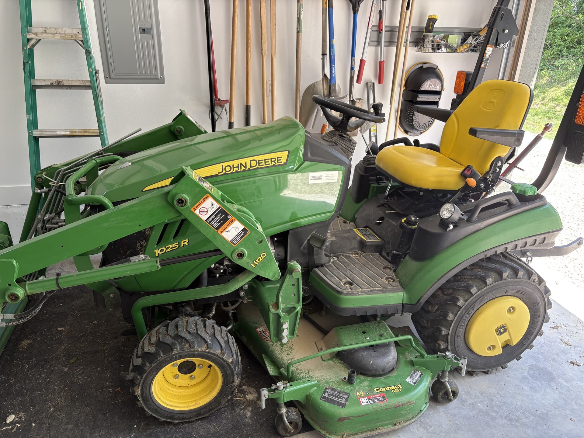 2016 John Deere 1025R Image