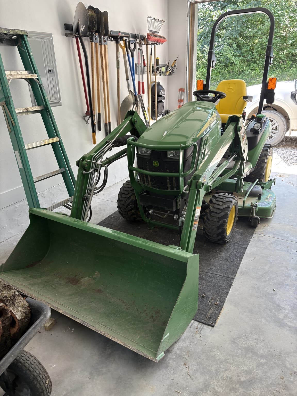2016 John Deere 1025R Image