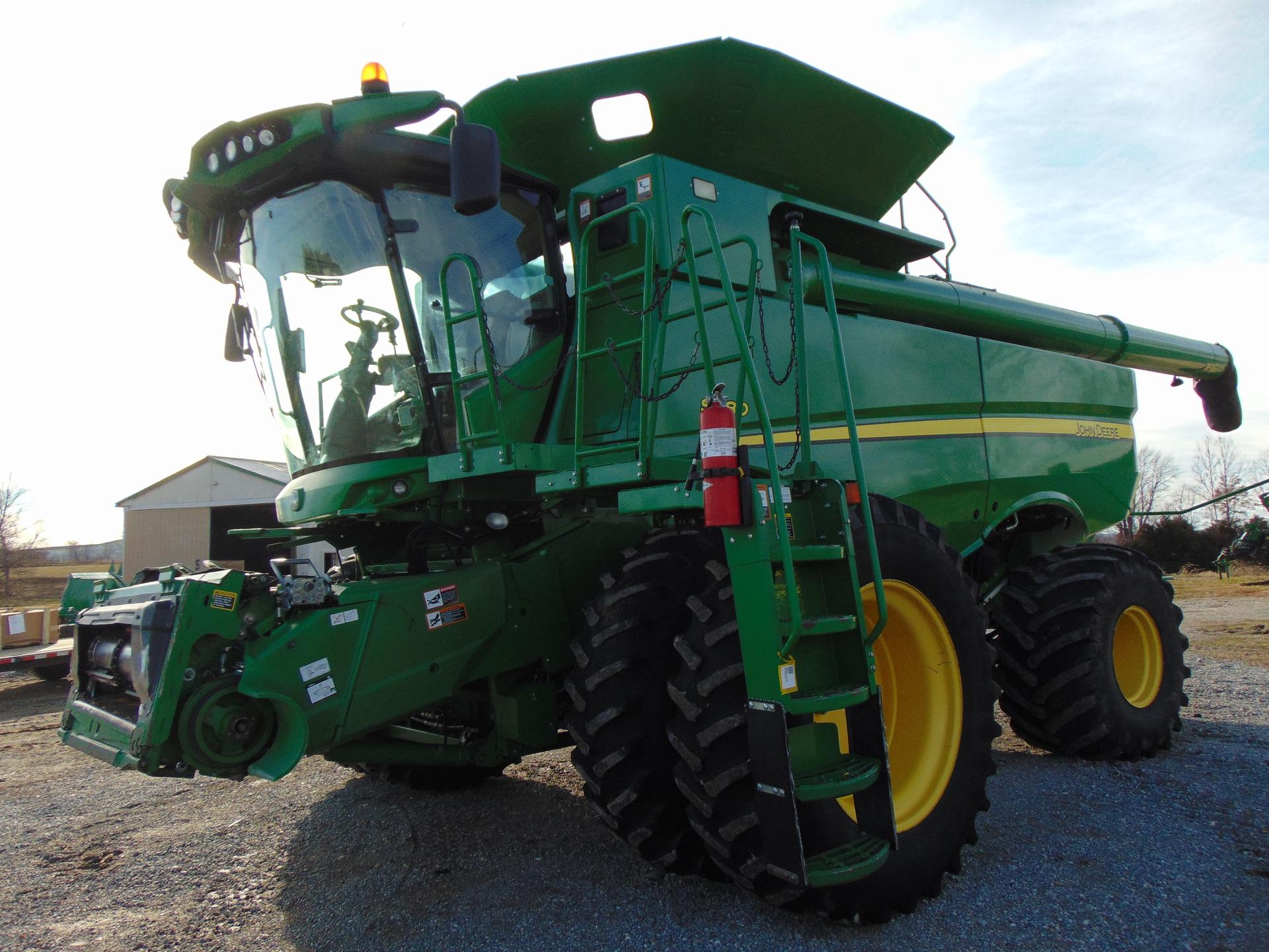2014 John Deere S680 Image