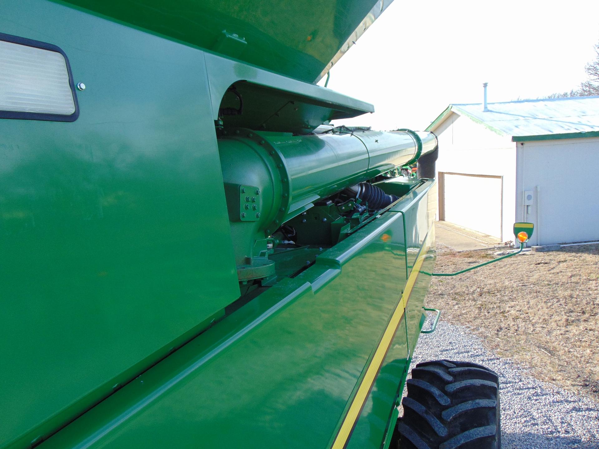 2014 John Deere S680 Image