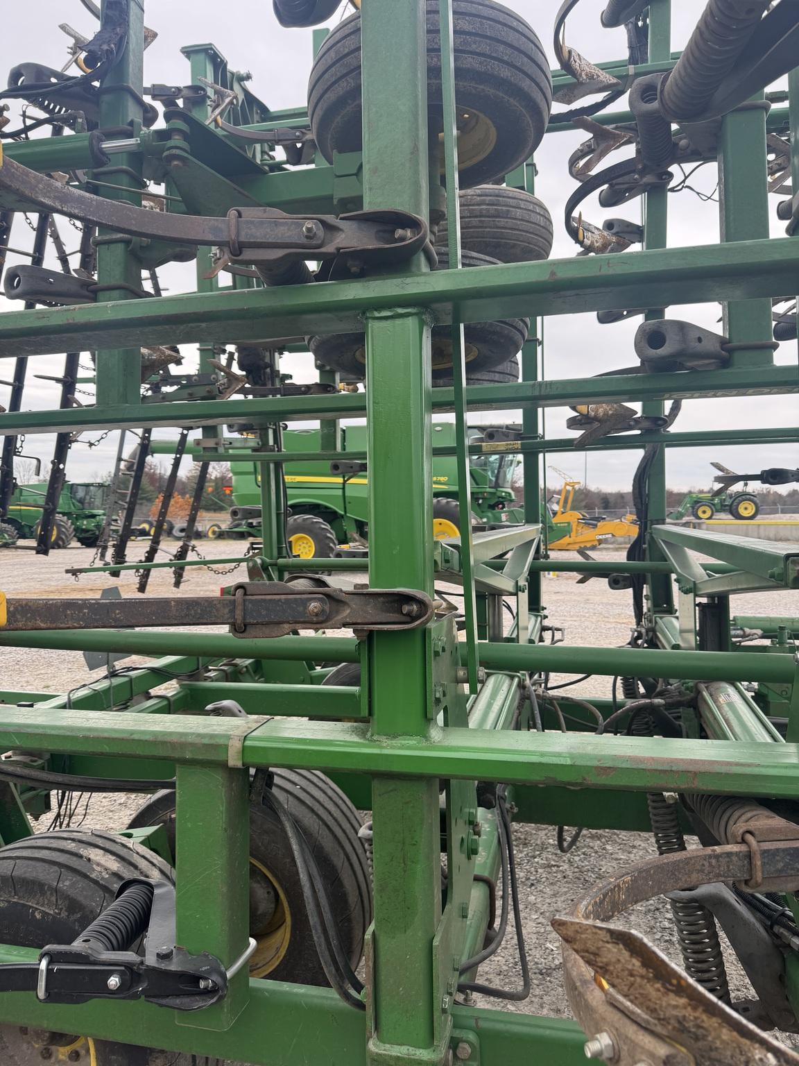 2005 John Deere 2210 Image