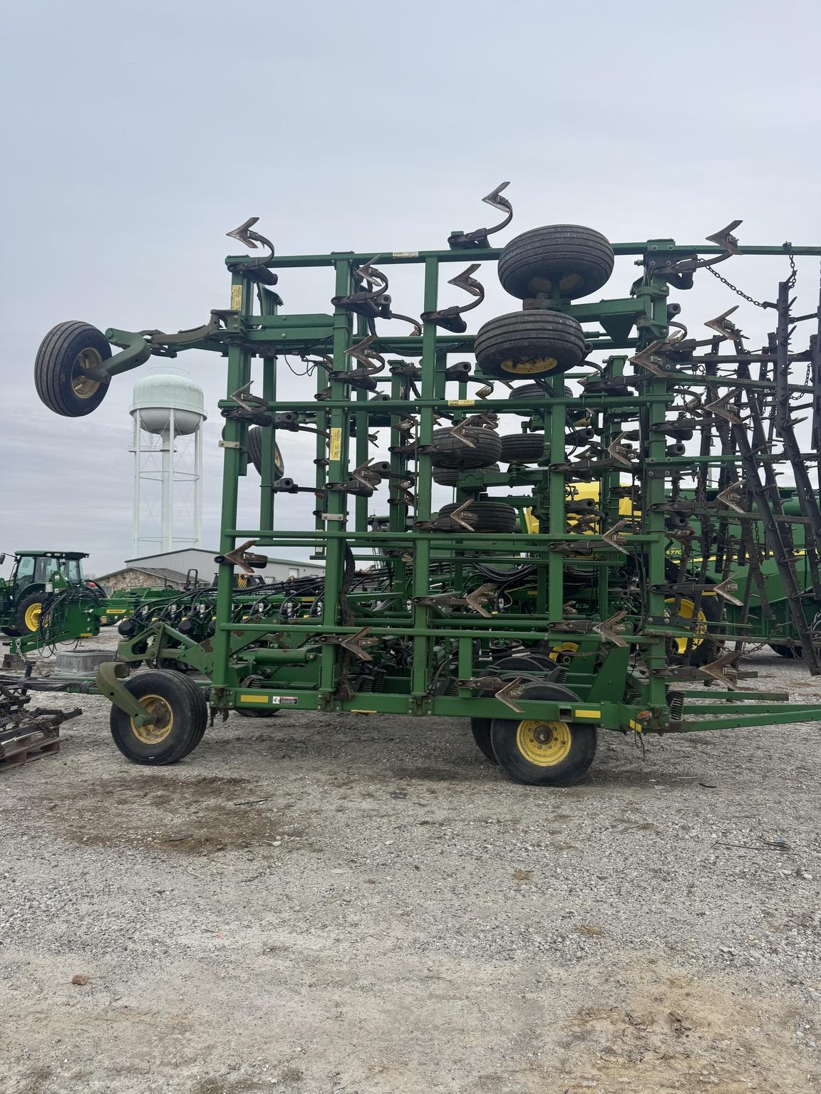 2005 John Deere 2210 Image