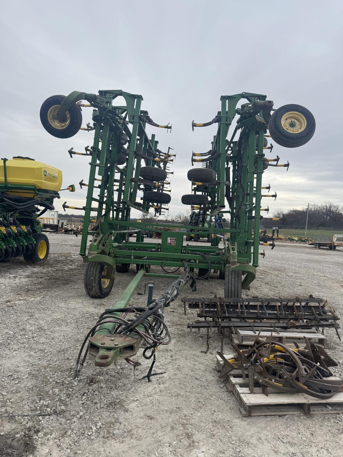 2005 John Deere 2210 Image