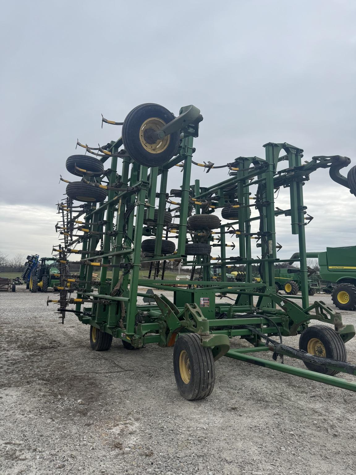 2005 John Deere 2210 Image