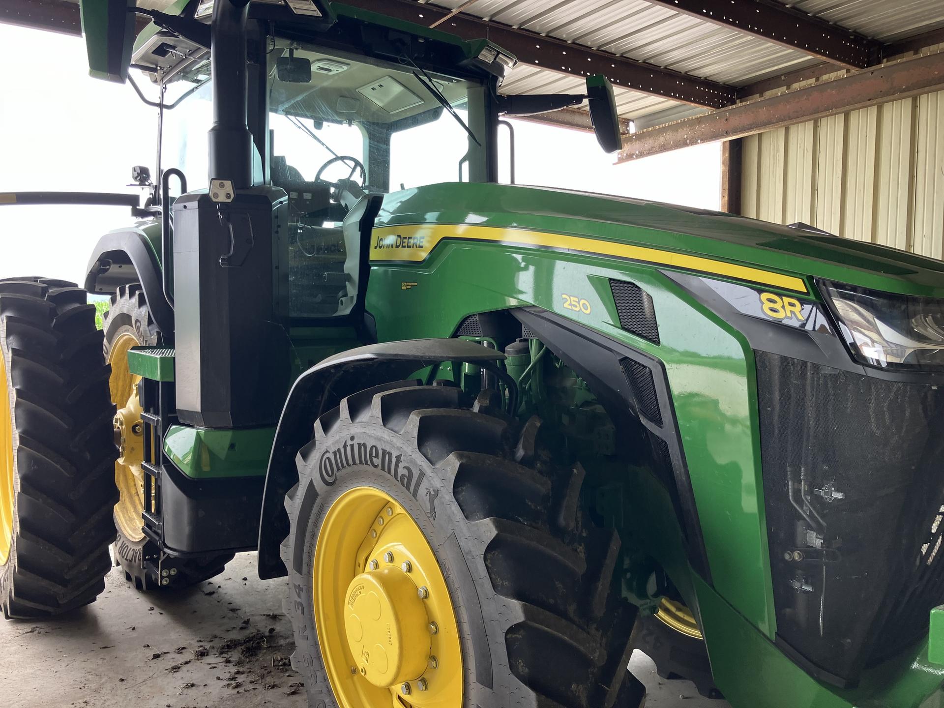 2024 John Deere 8R 250 Image
