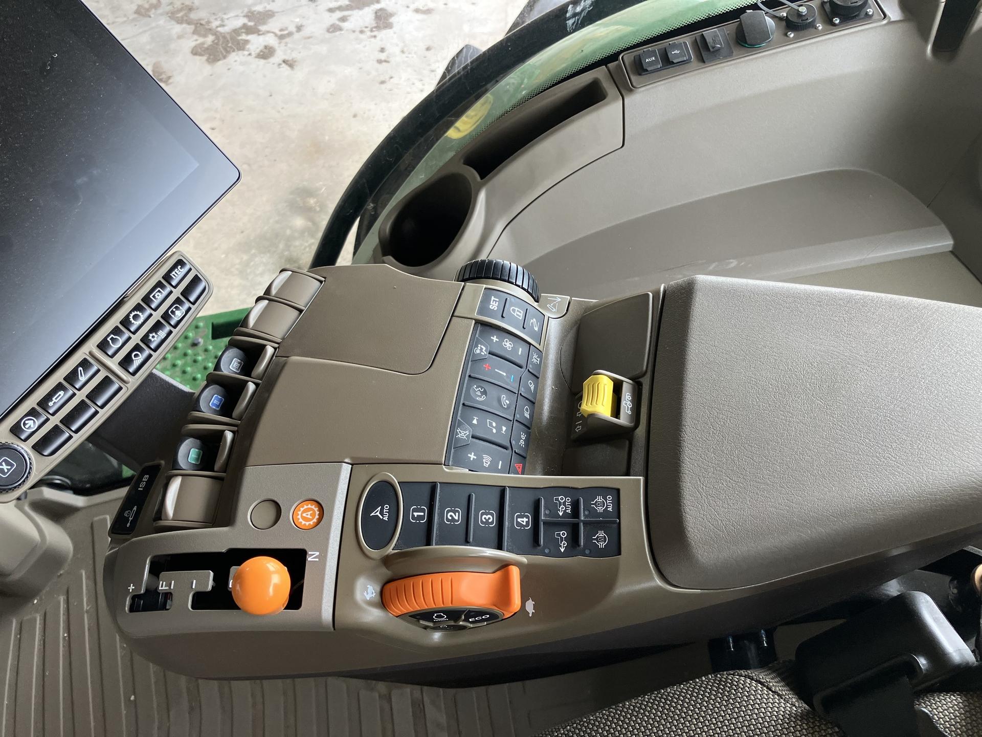 2024 John Deere 8R 250 Image