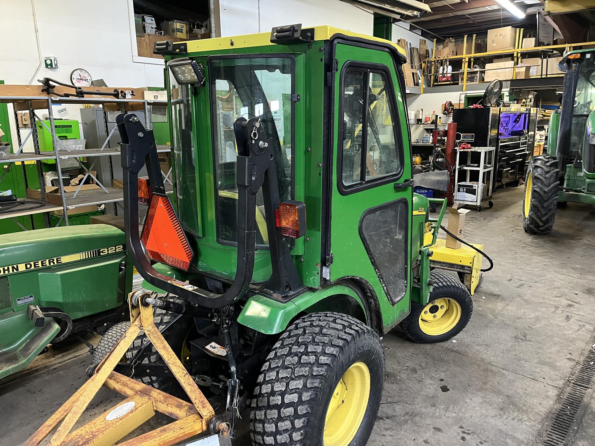 2010 John Deere 2320 Image