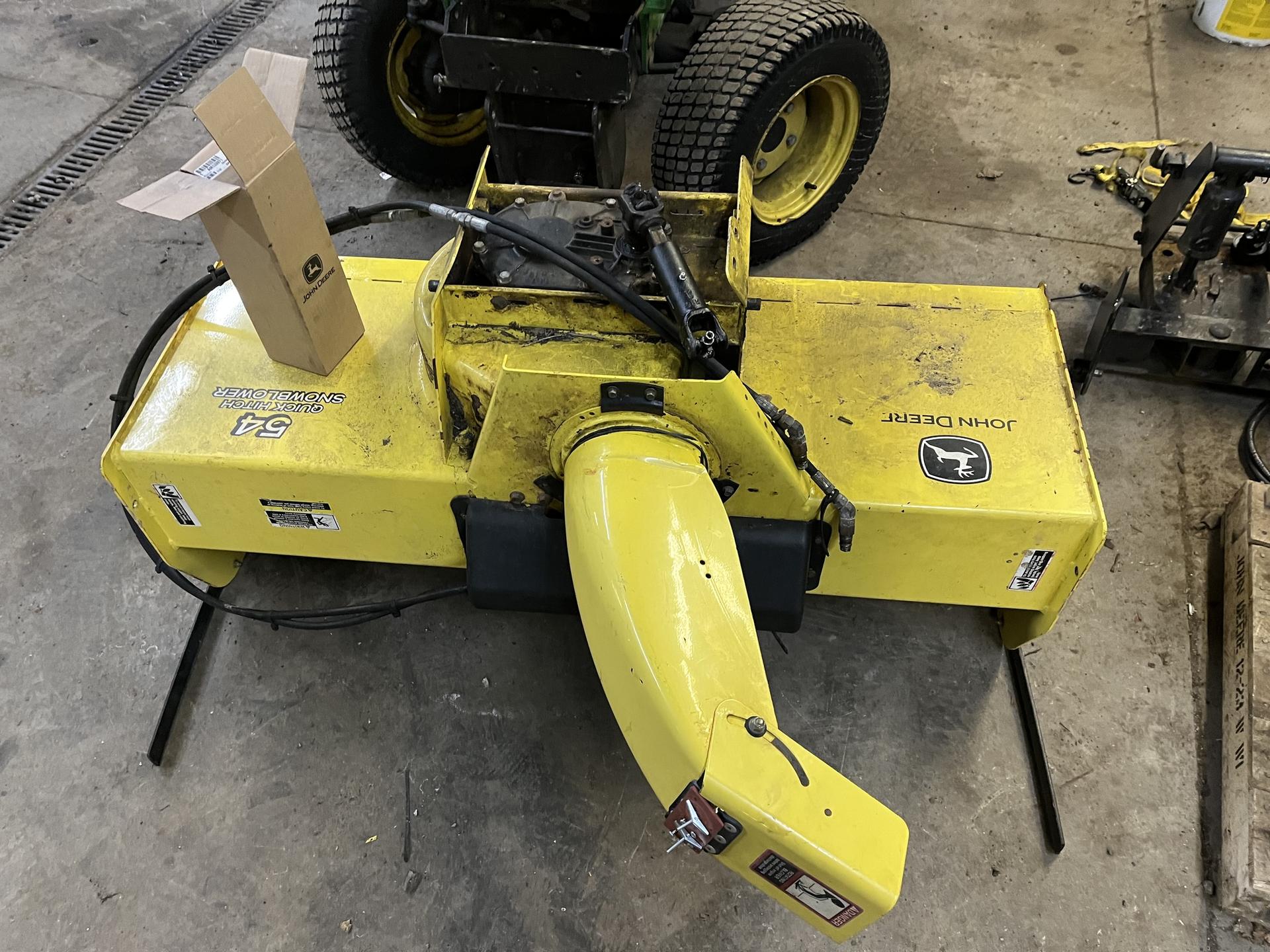 2010 John Deere 2320 Image