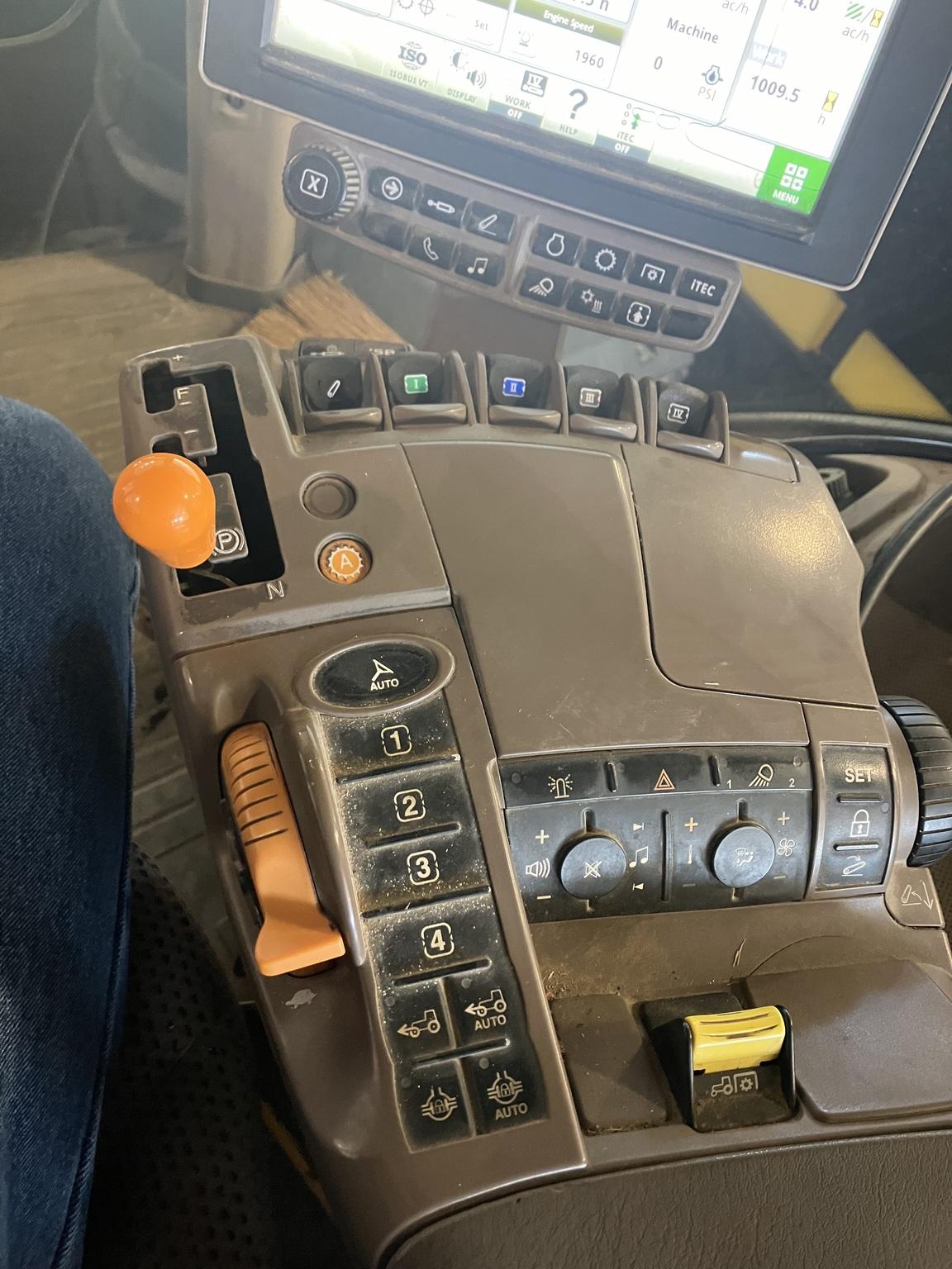 2015 John Deere 8245R Image