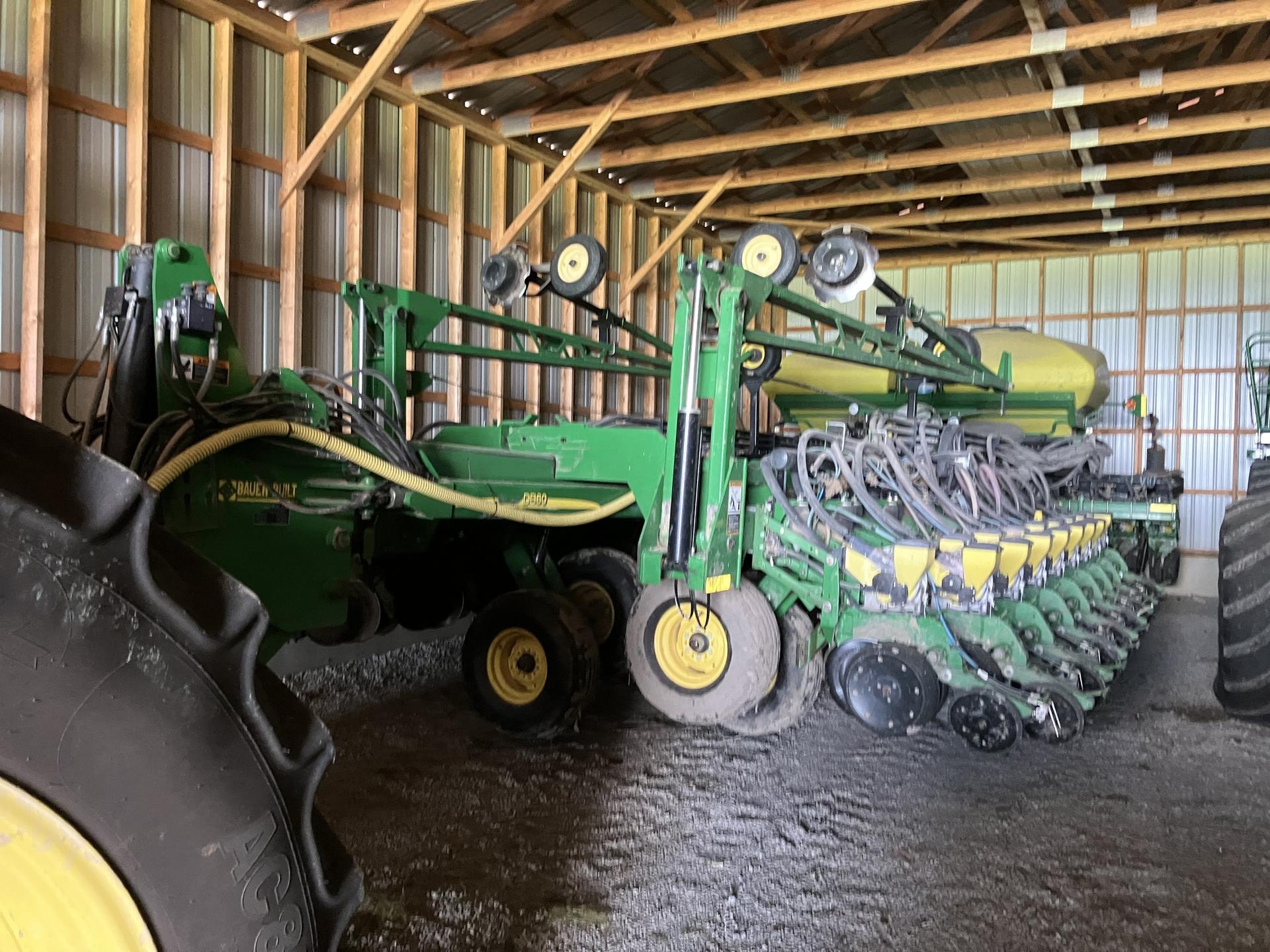 2010 John Deere DB60 Image