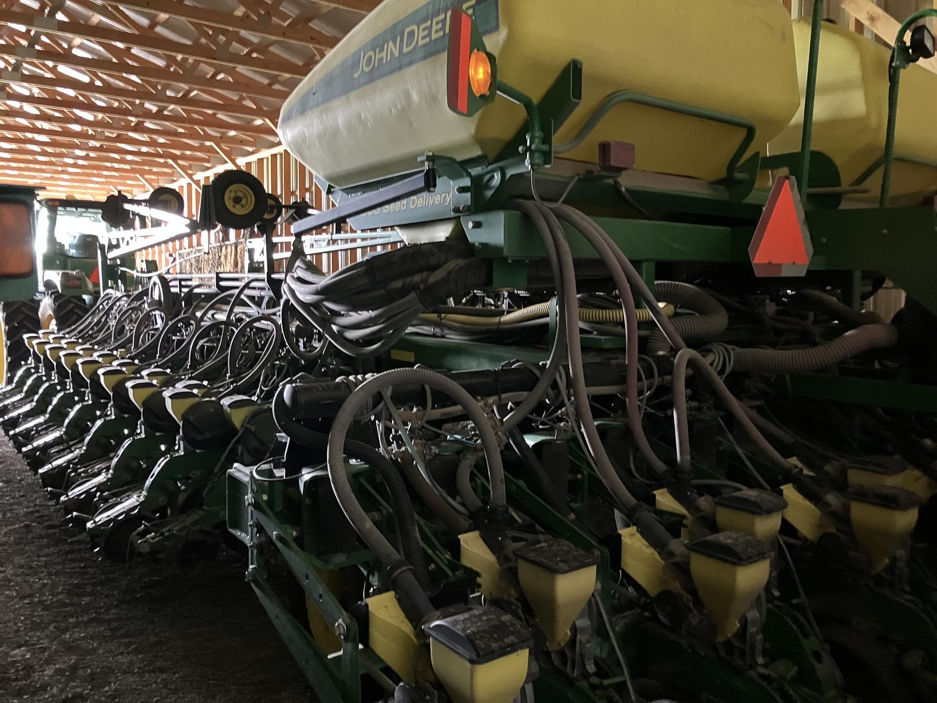 2010 John Deere DB60 Image