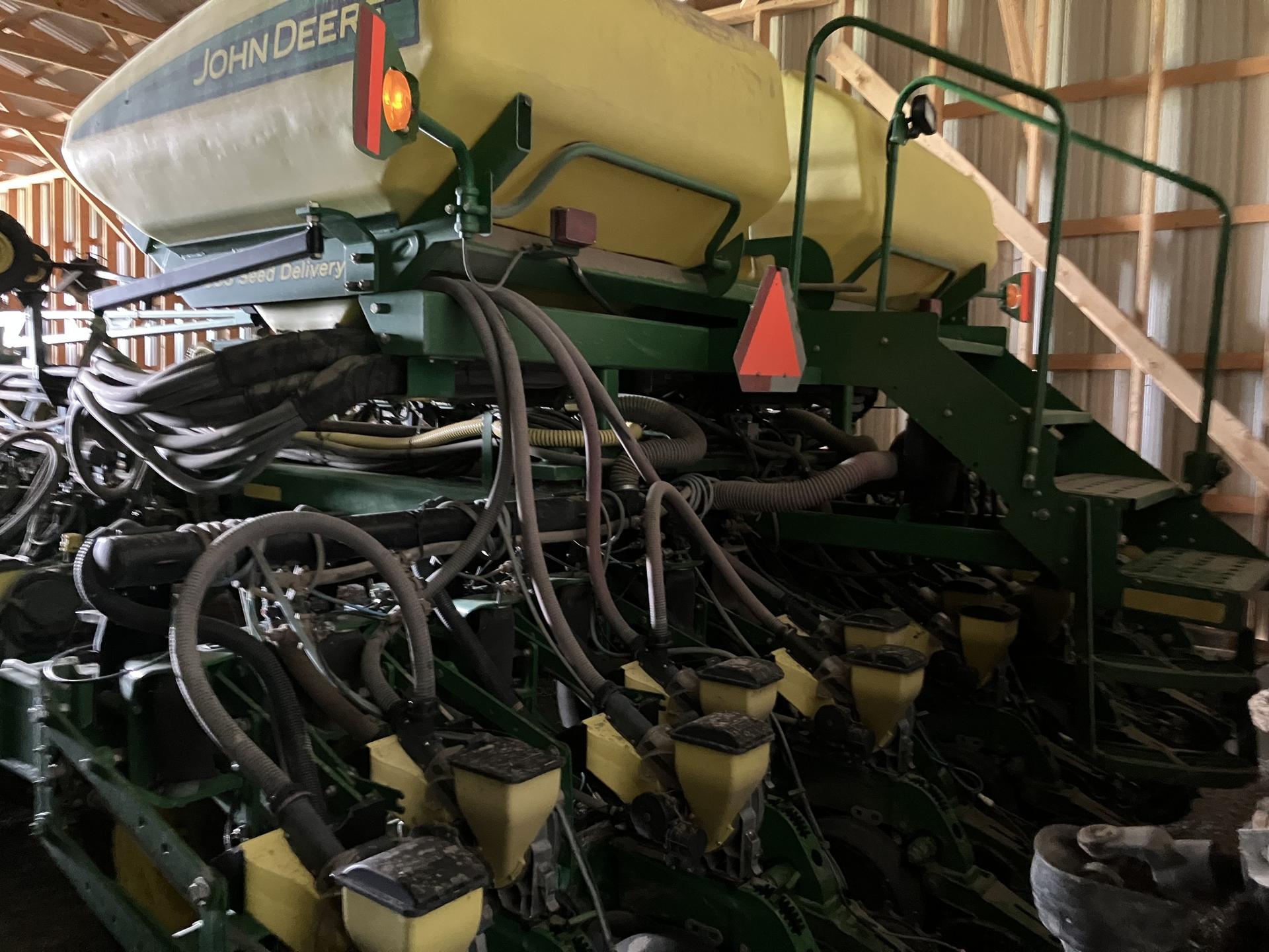 2010 John Deere DB60 Image