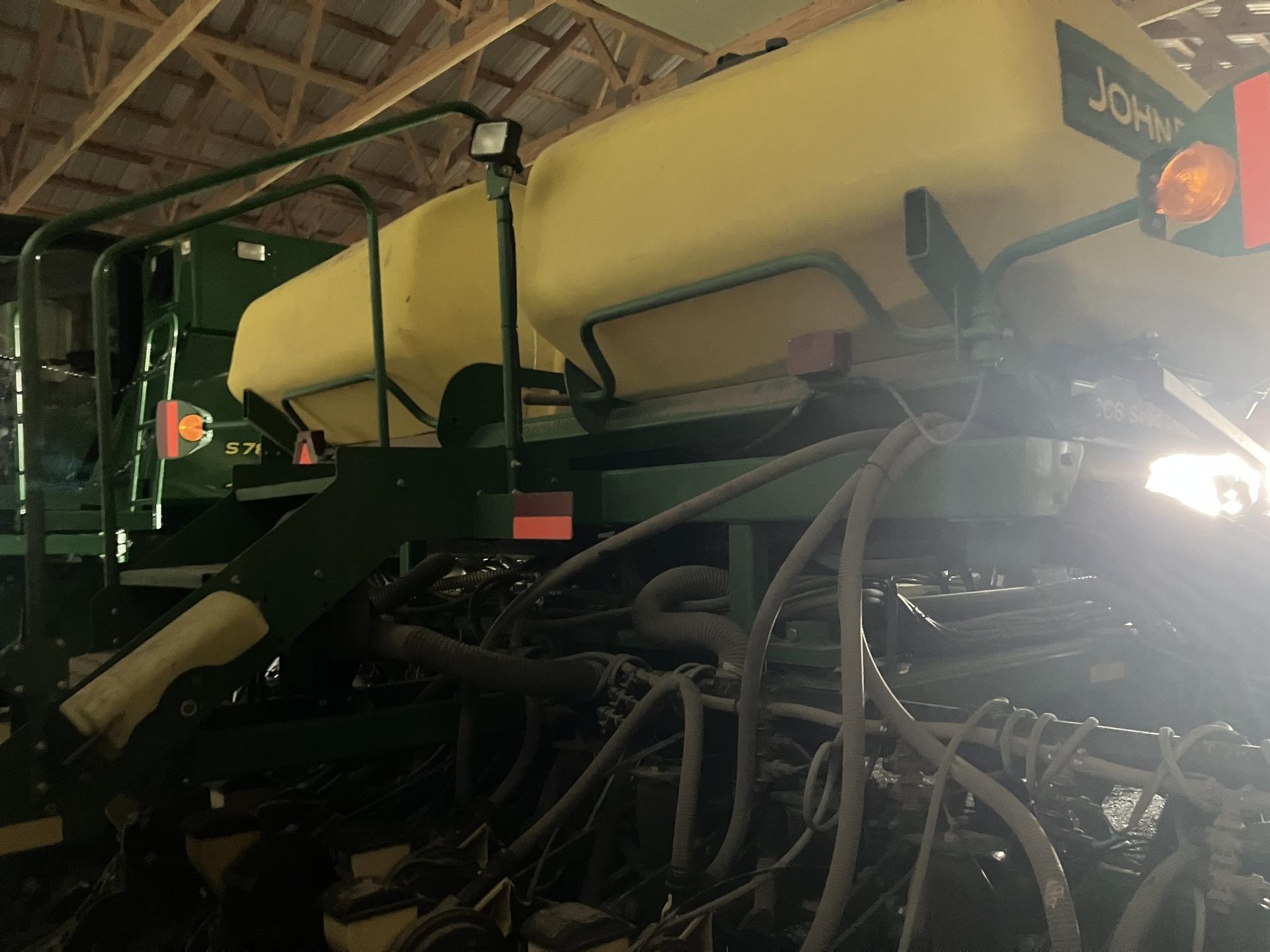 2010 John Deere DB60 Image