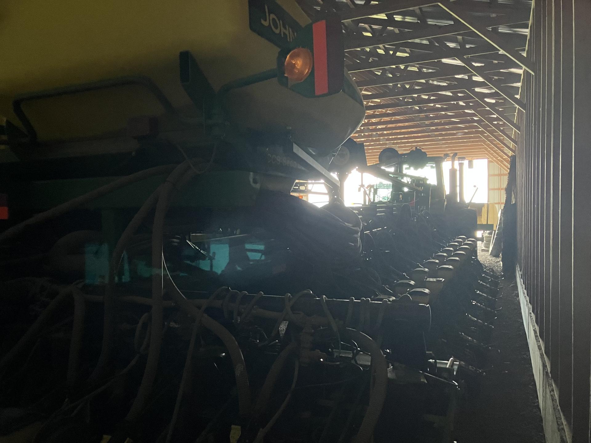 2010 John Deere DB60 Image