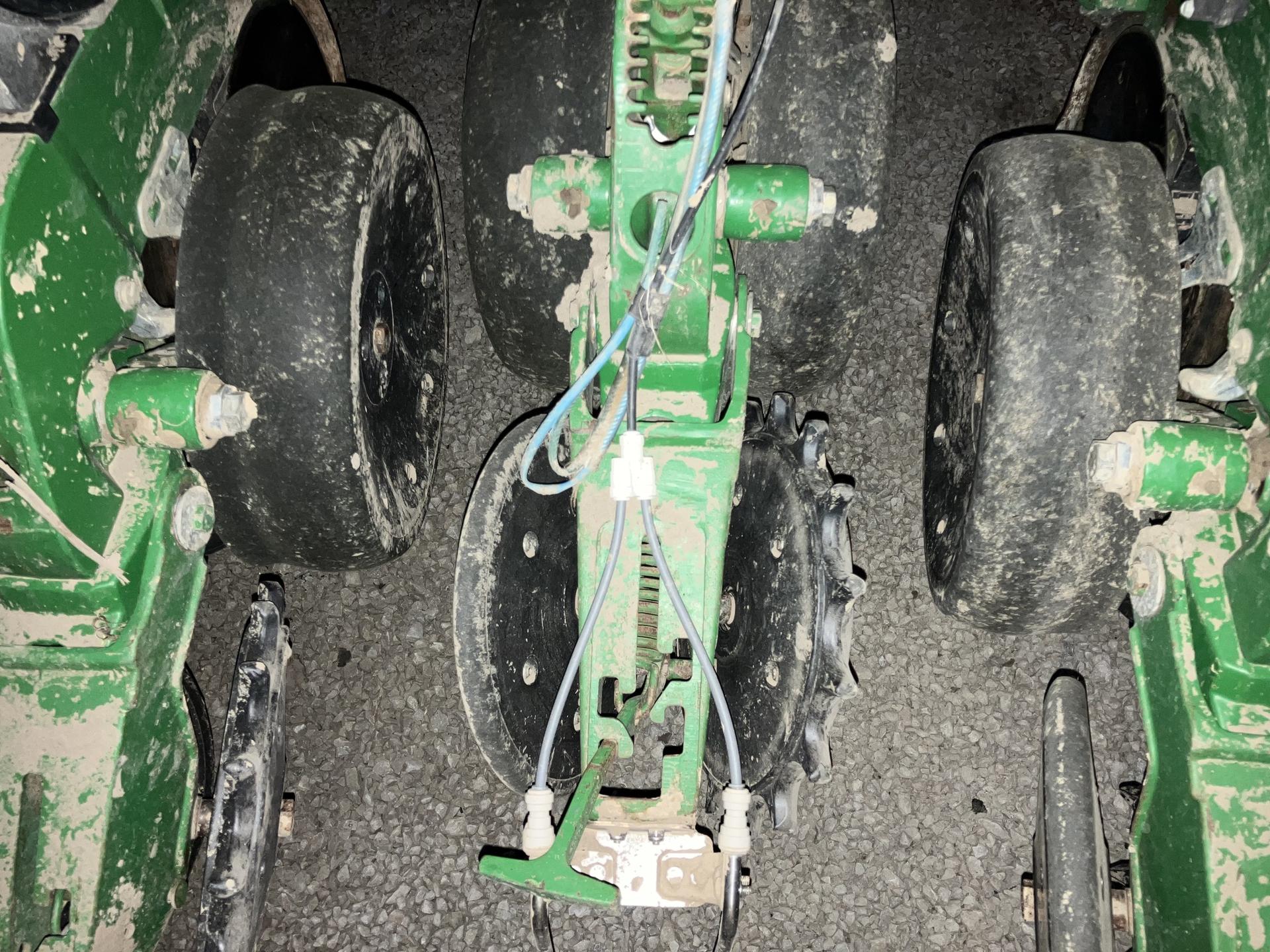 2010 John Deere DB60 Image