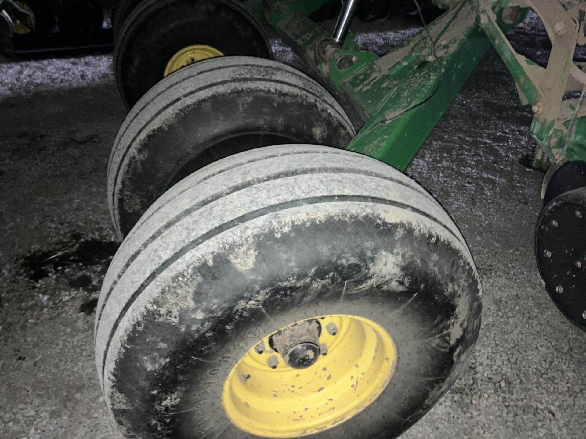 2010 John Deere DB60 Image
