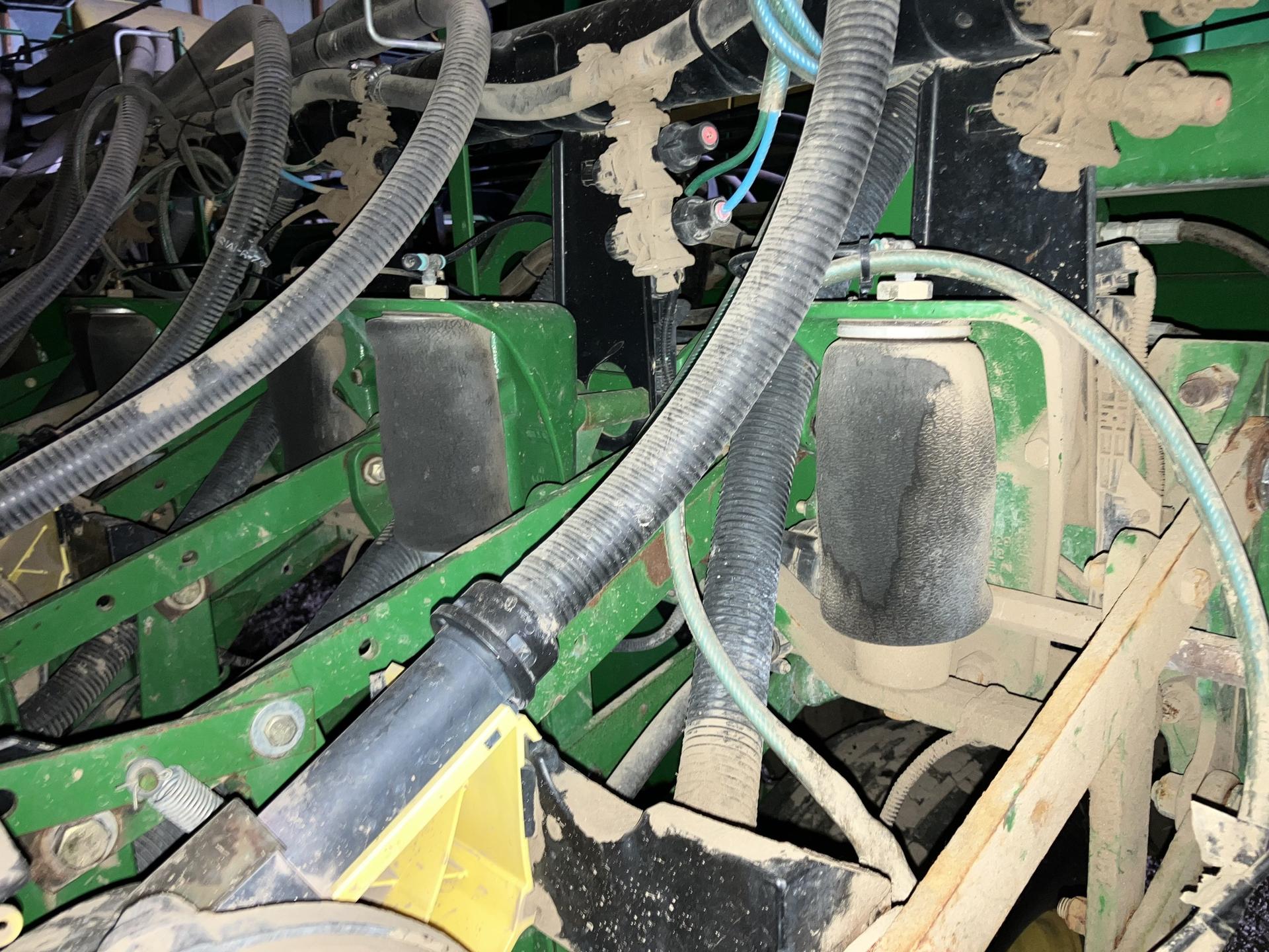 2010 John Deere DB60 Image