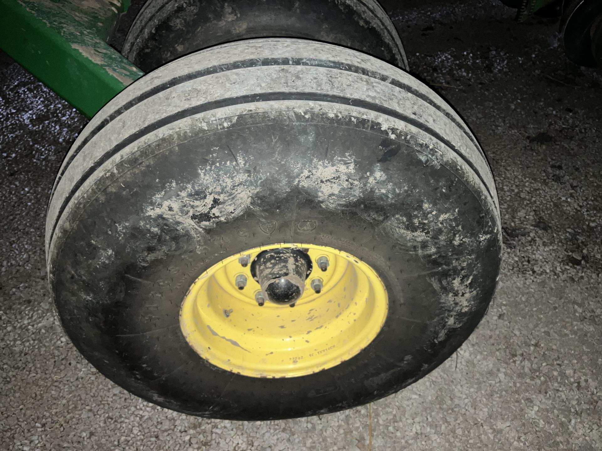 2010 John Deere DB60 Image