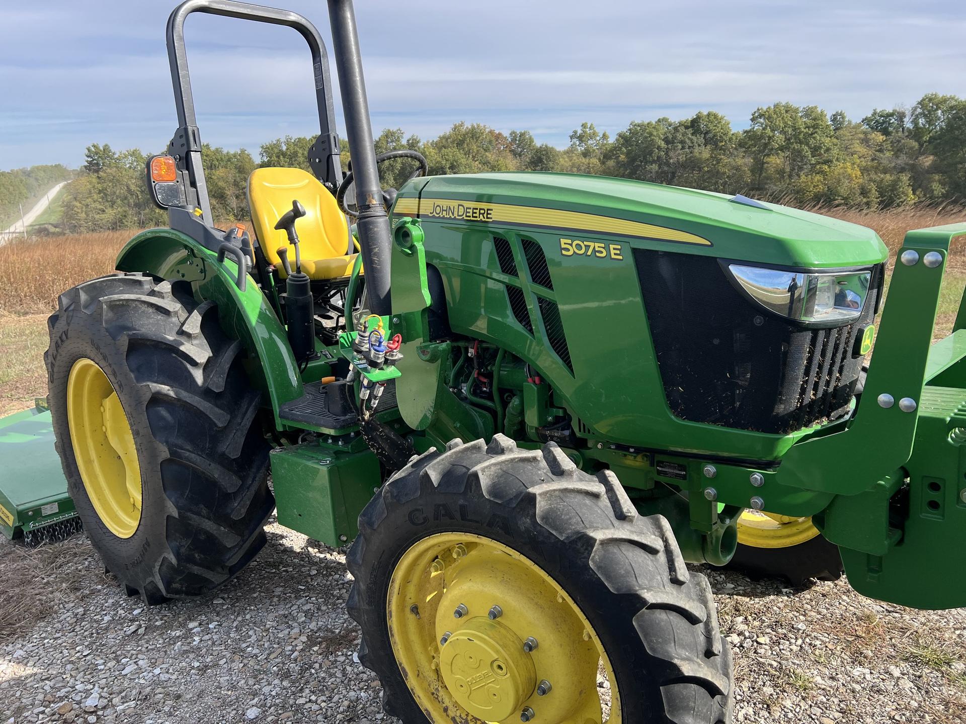 2021 John Deere 5075E Image