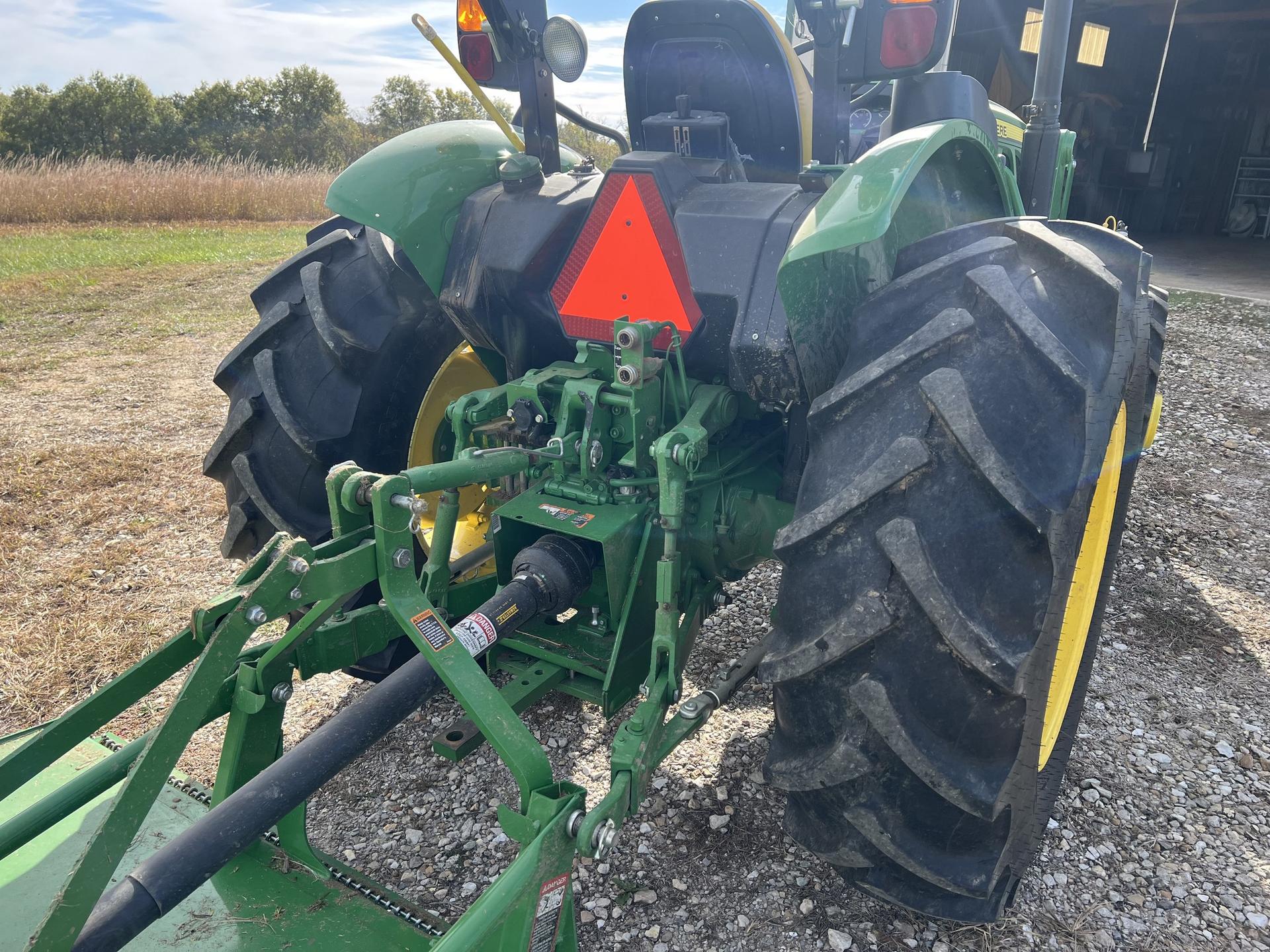 2021 John Deere 5075E Image
