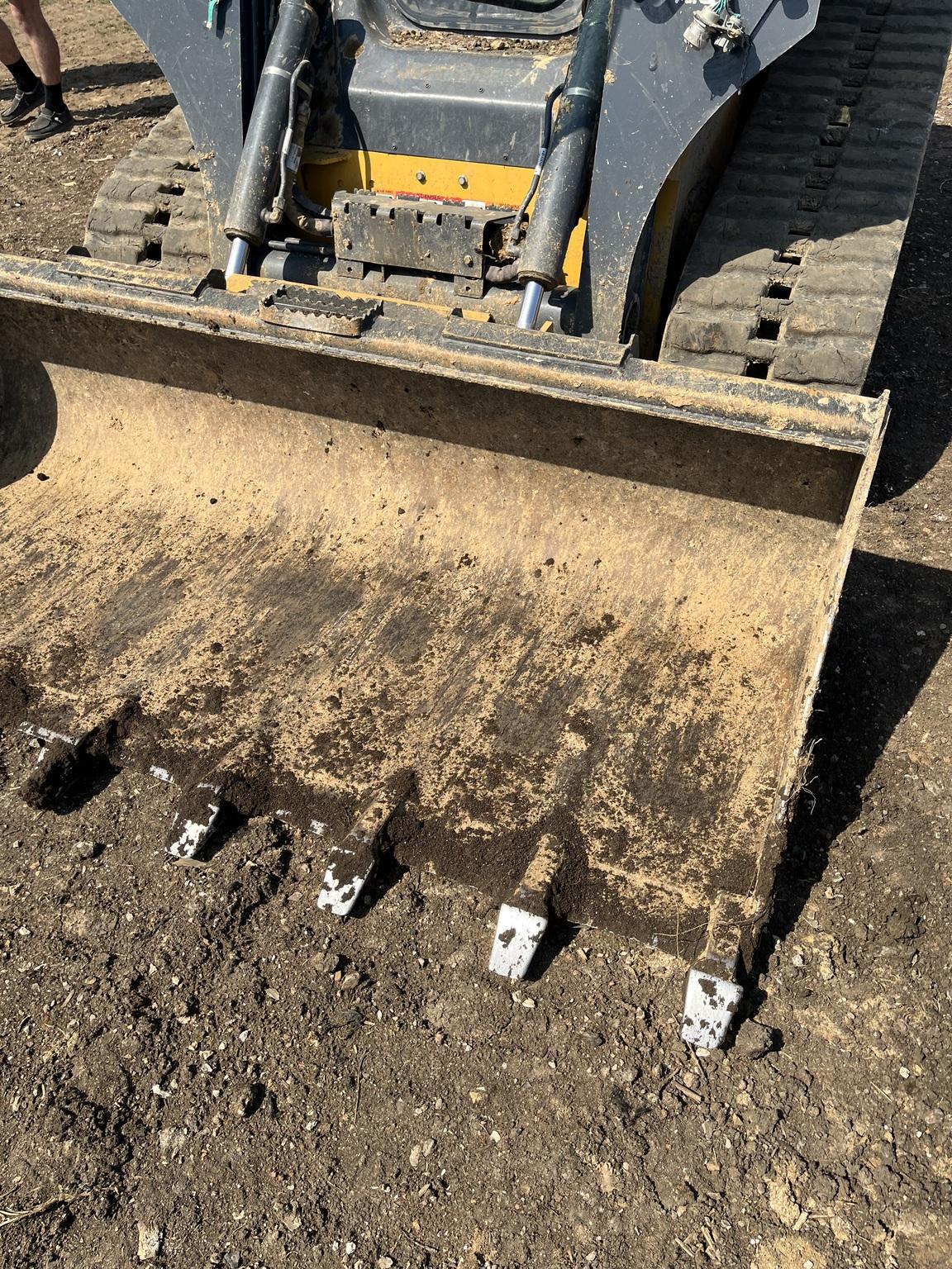 2023 John Deere 325G Image