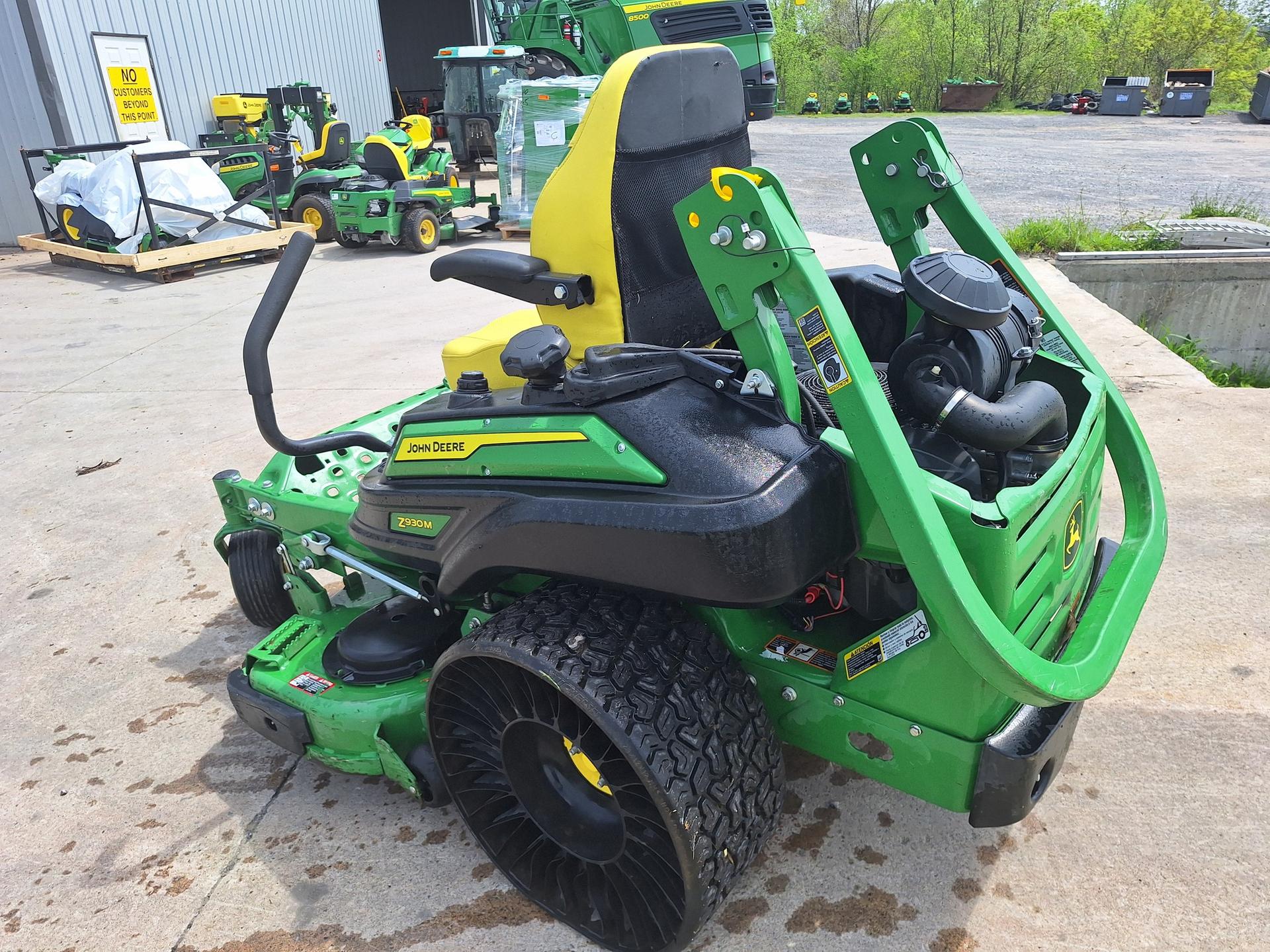 2023 John Deere Z930M Image