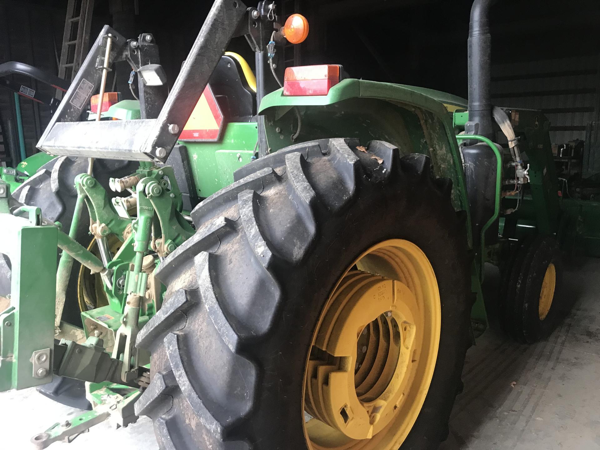 2017 John Deere 6120E Image