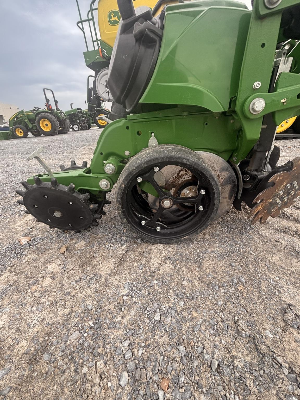 2024 John Deere 1725 CCS Image