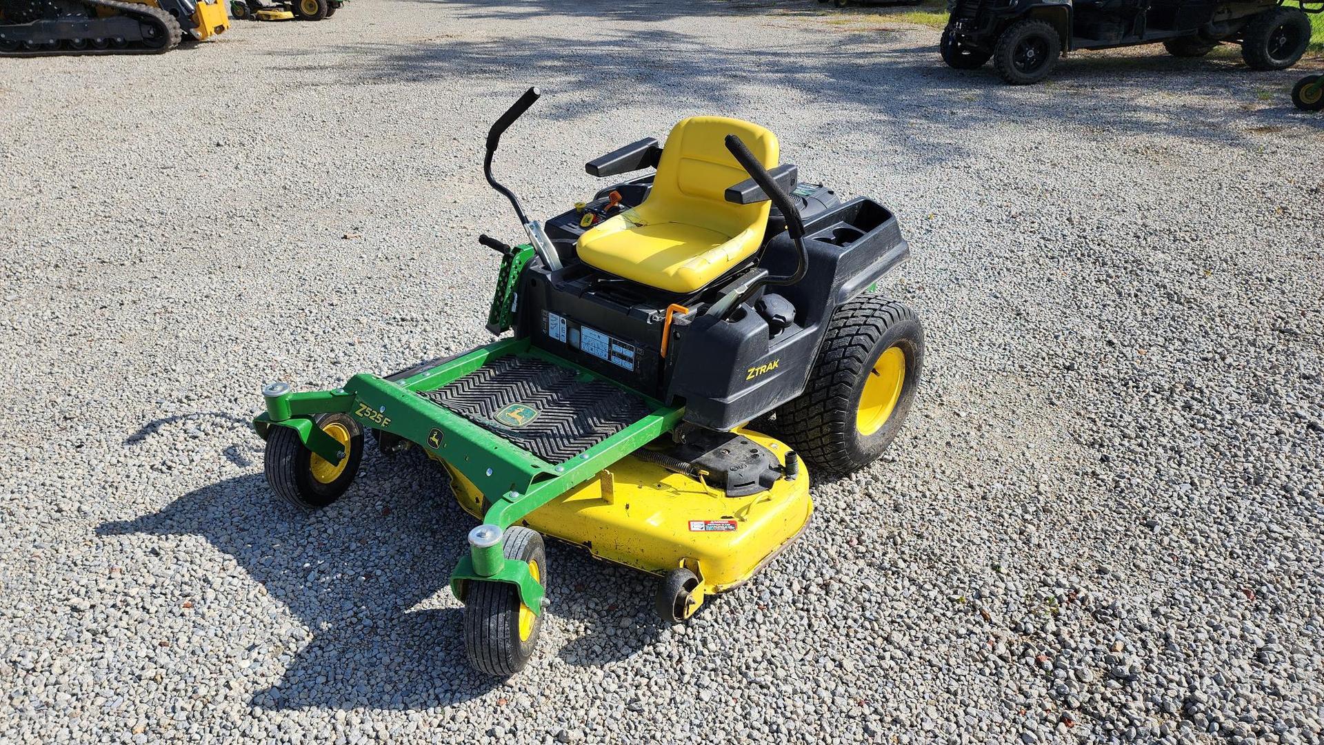 2017 John Deere Z525E Image